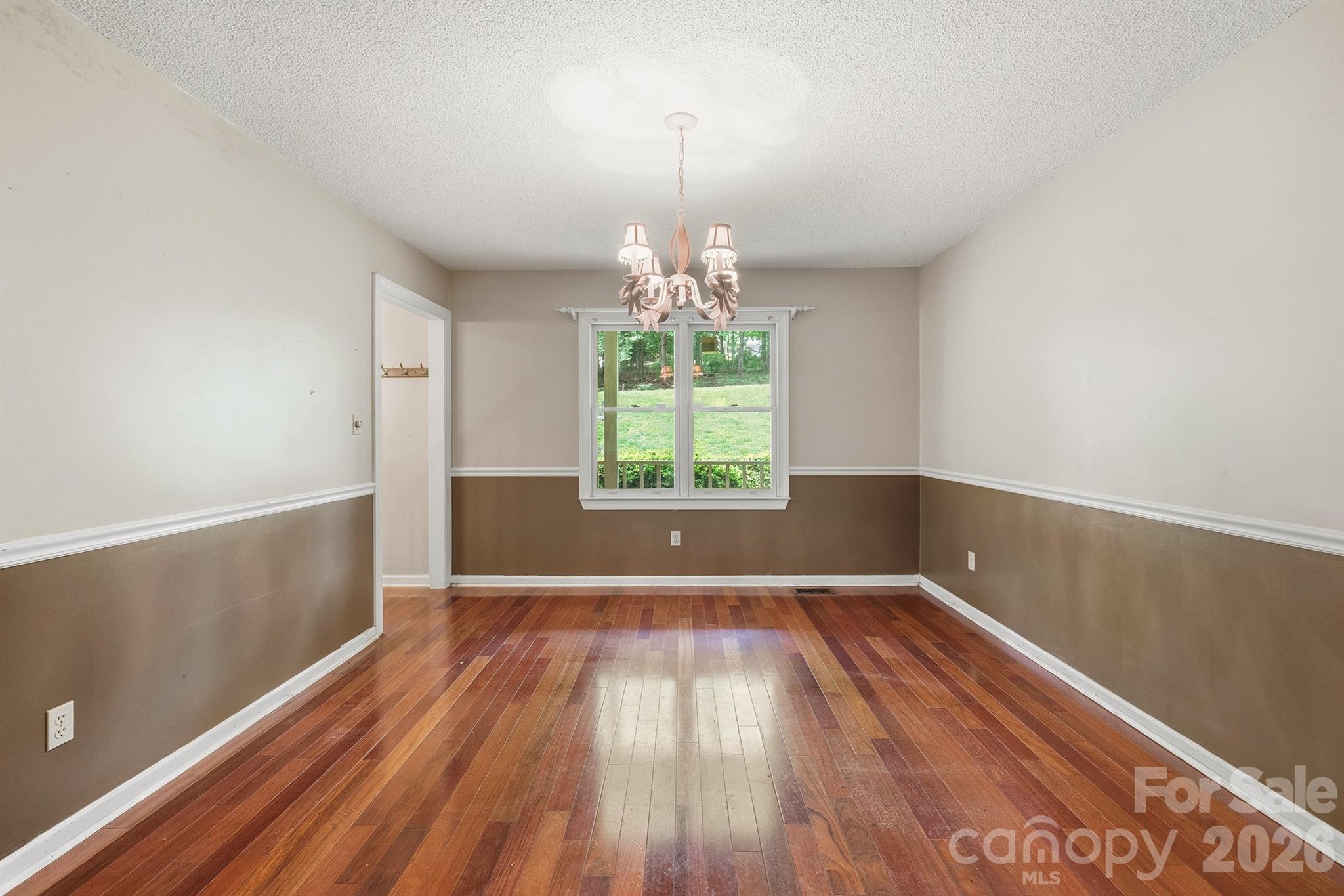 1227 Shirebourn None — Hickory