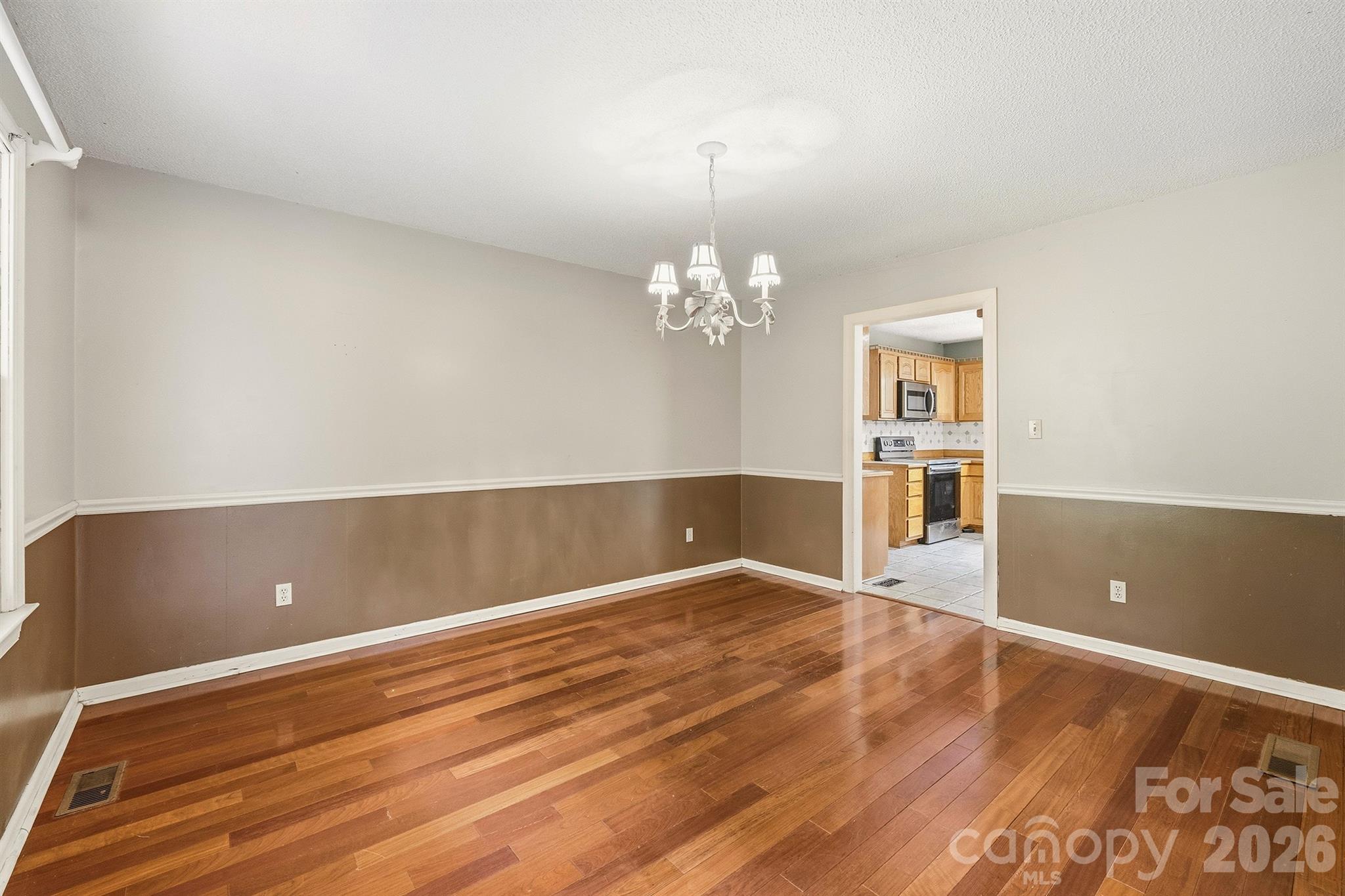 1227 Shirebourn None — Hickory