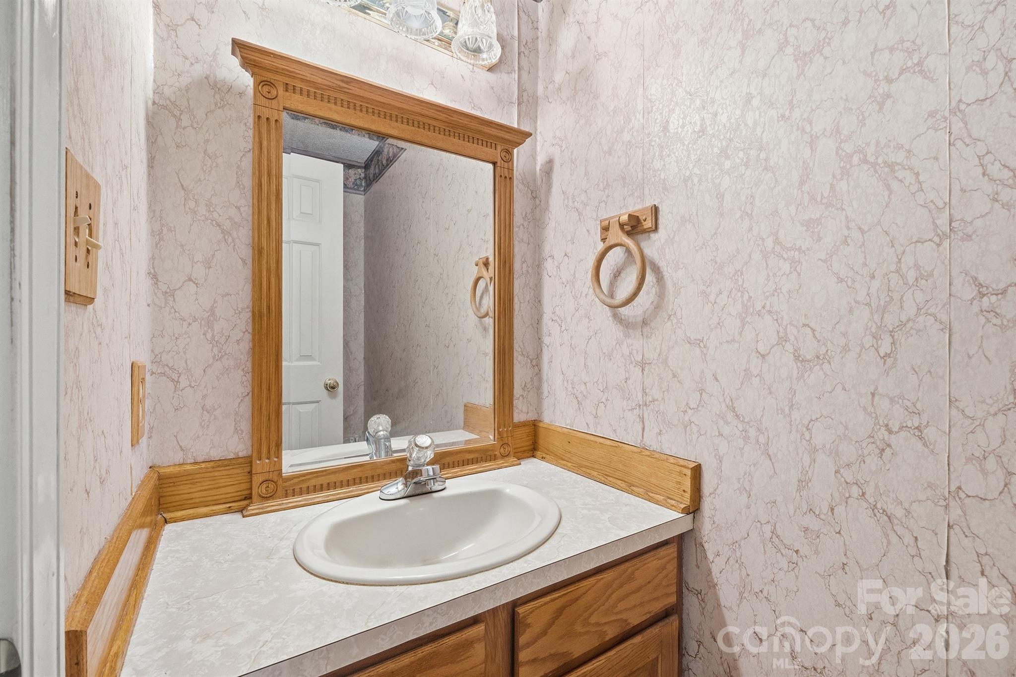 1227 Shirebourn None — Hickory
