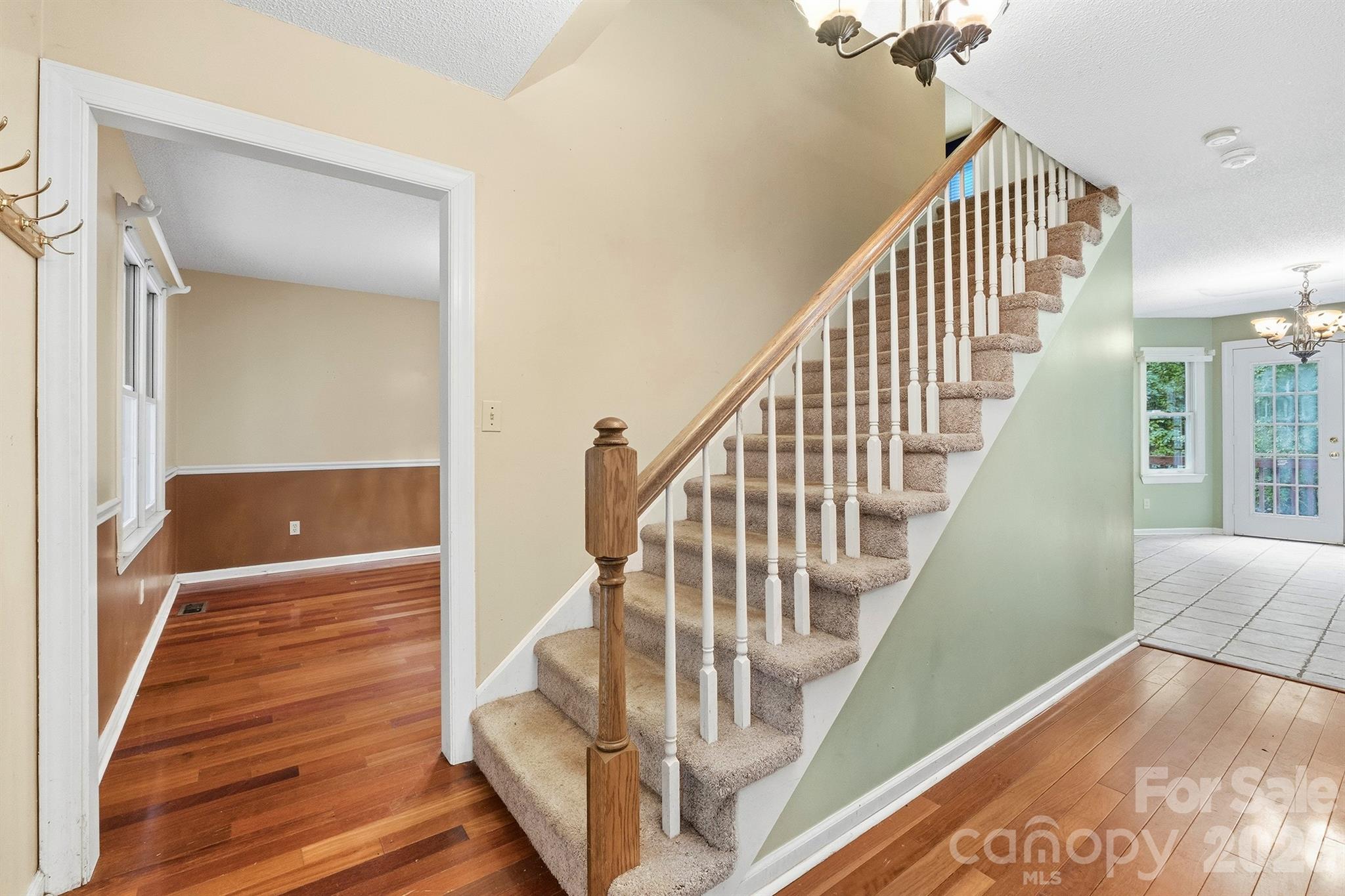 1227 Shirebourn None — Hickory