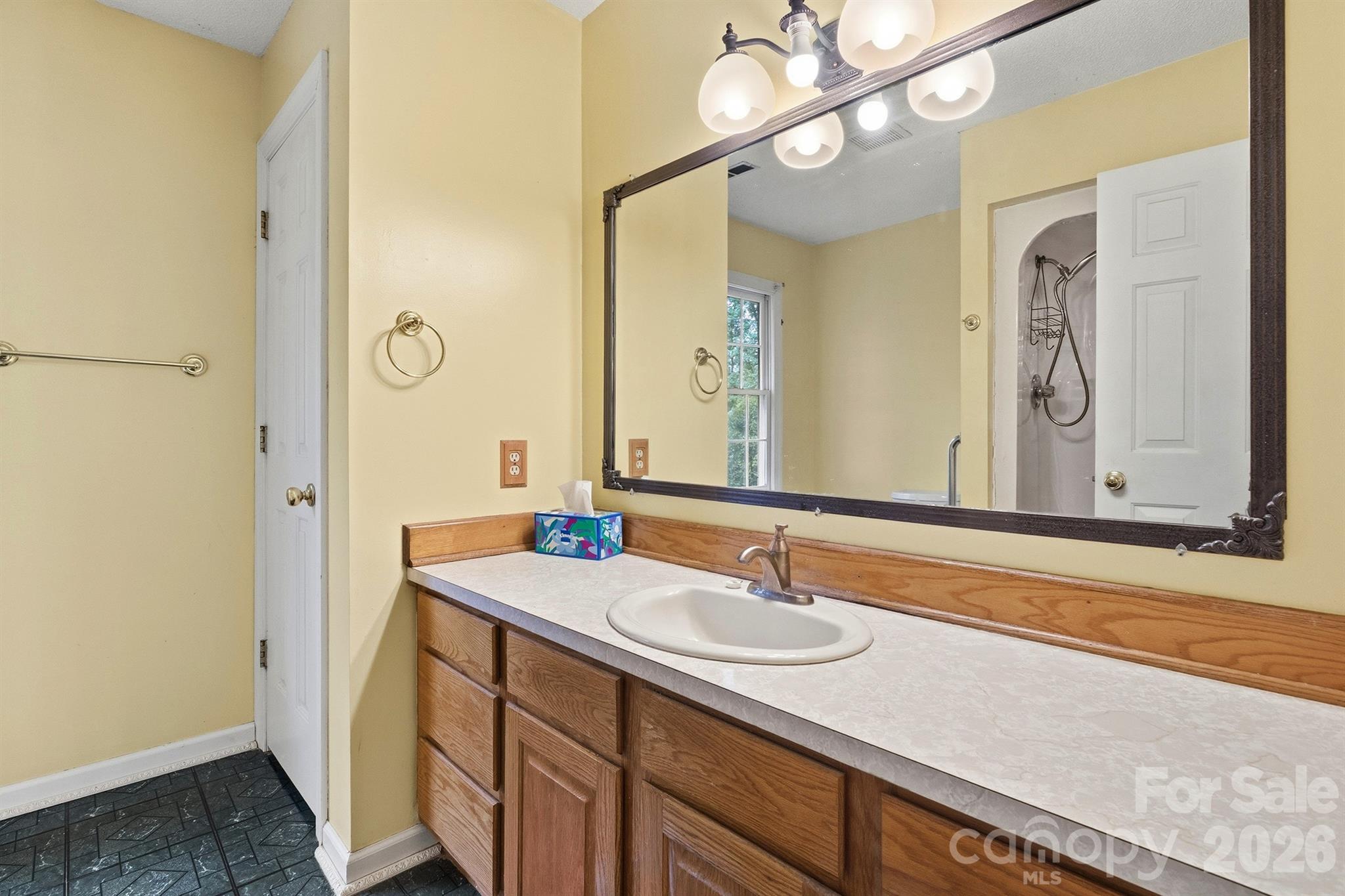 1227 Shirebourn None — Hickory