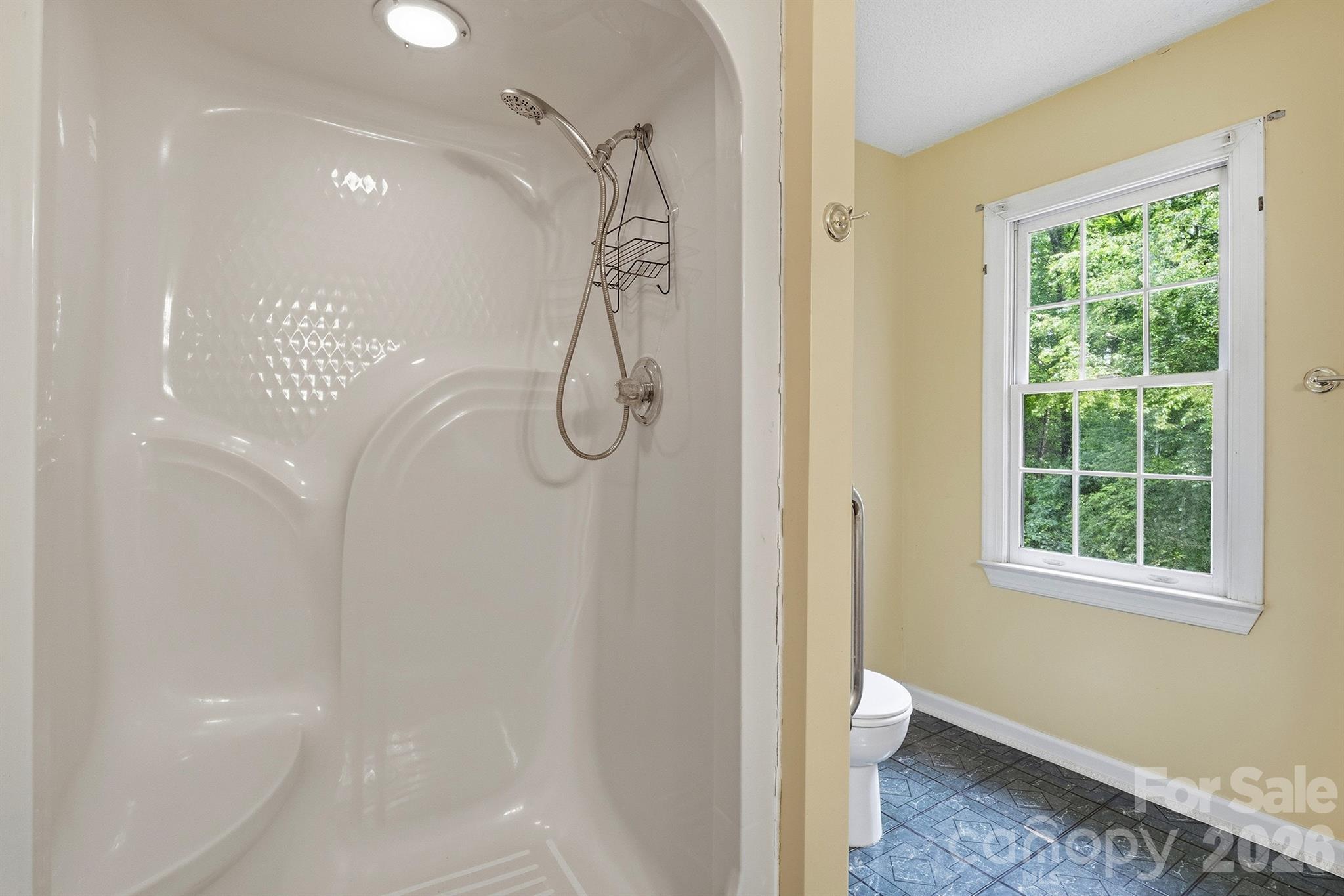 1227 Shirebourn None — Hickory