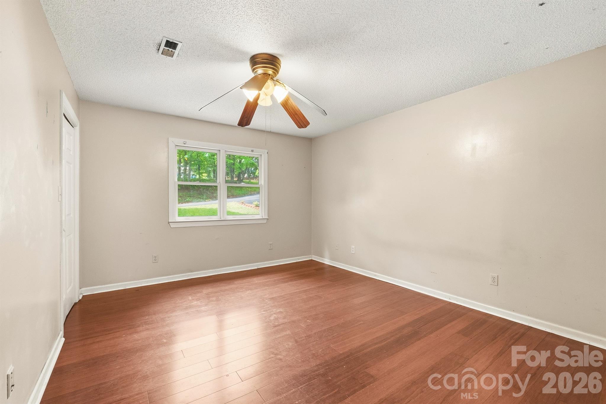 1227 Shirebourn None — Hickory