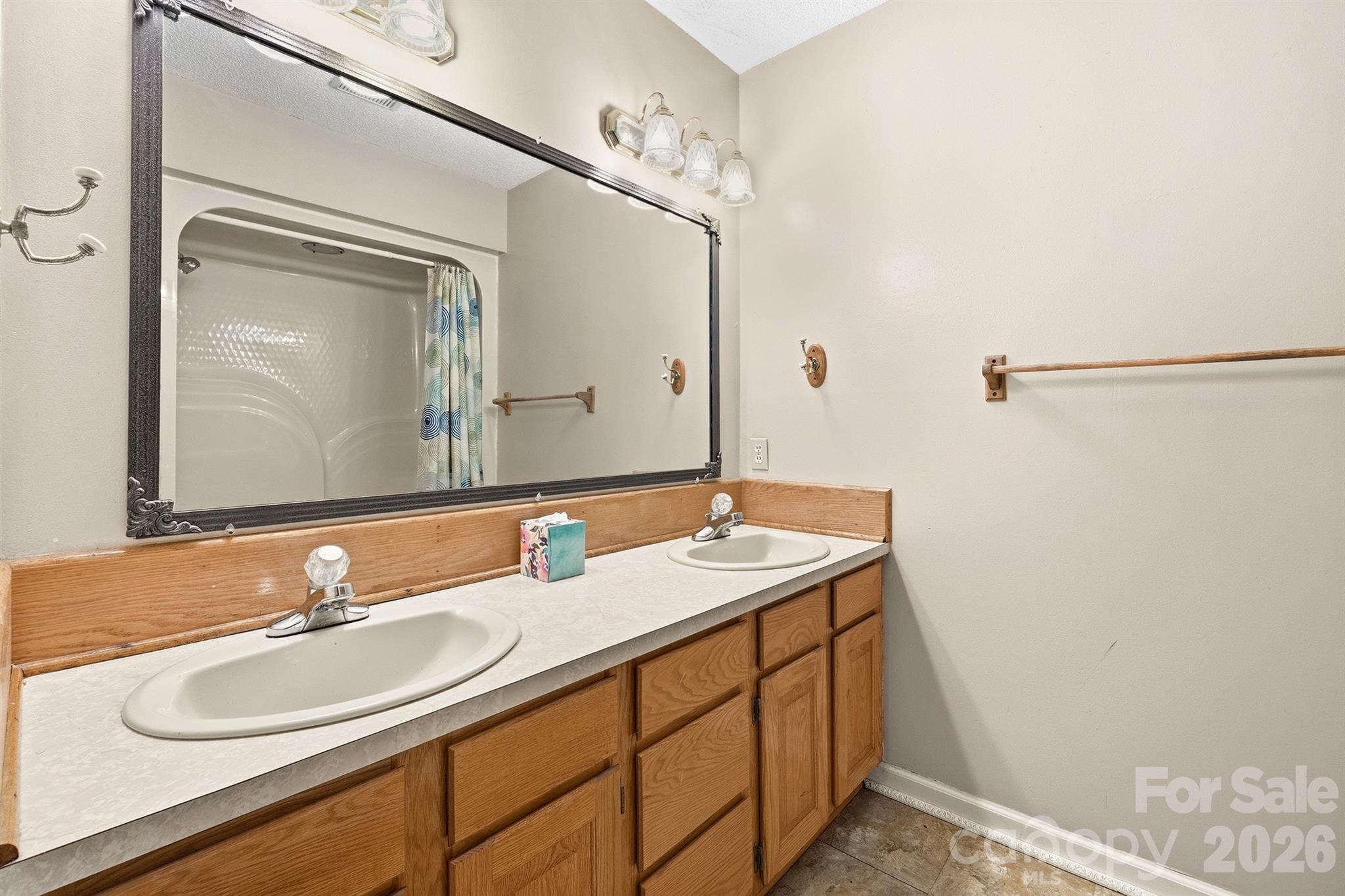 1227 Shirebourn None — Hickory