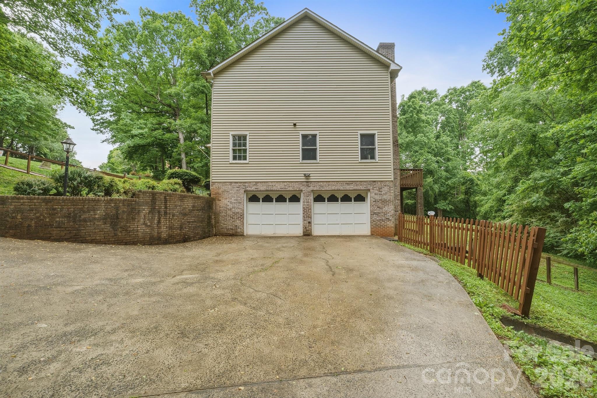1227 Shirebourn None — Hickory