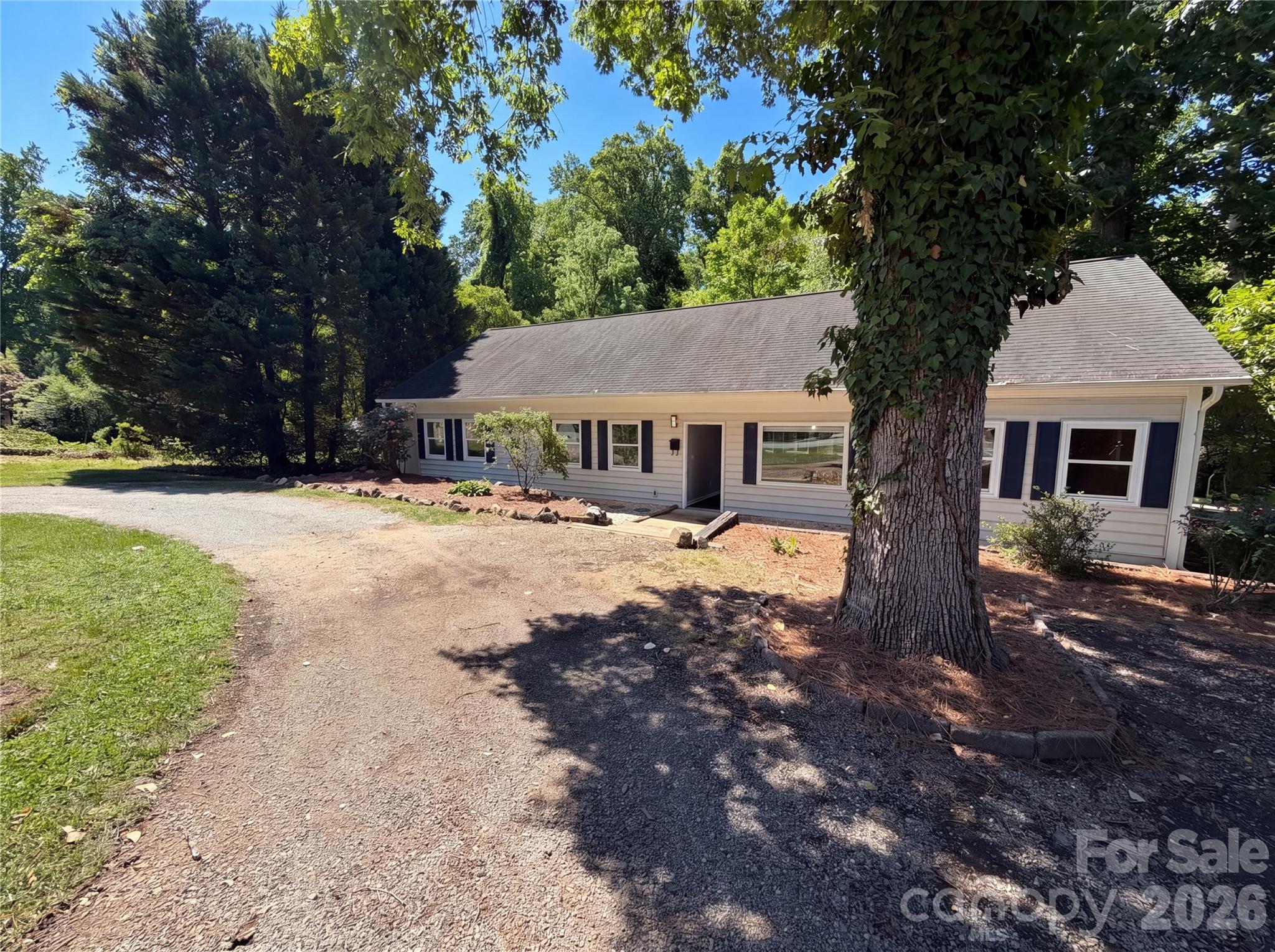 1322 Carolyn Drive — Charlotte