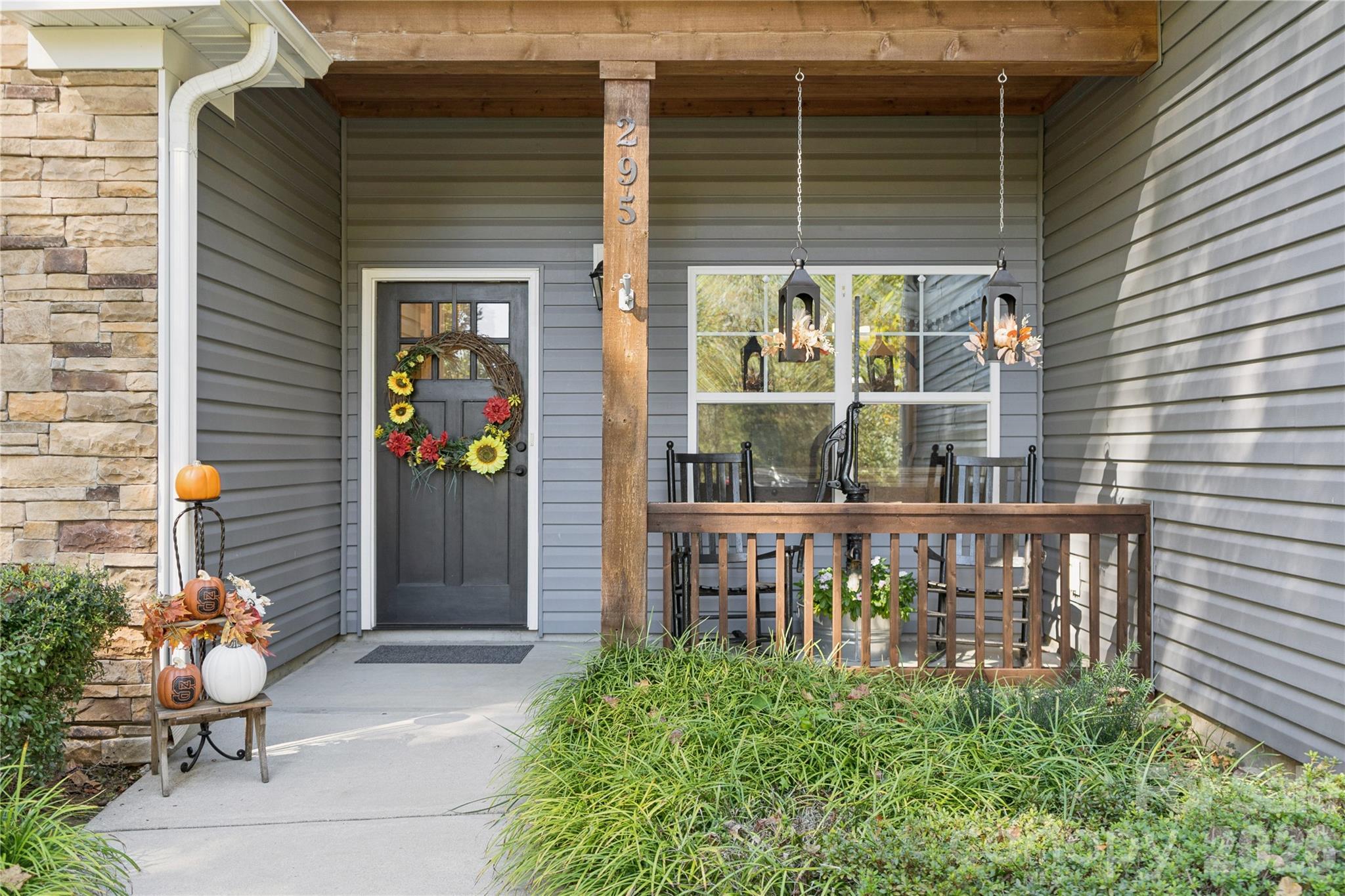 295 Worthington Drive — Mt Ulla