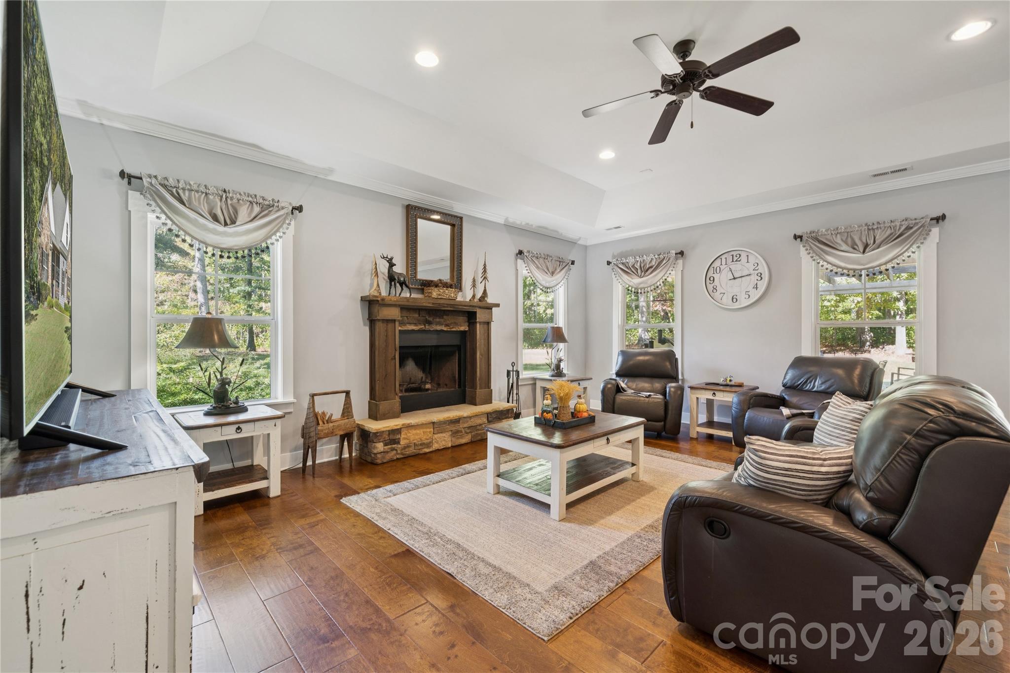 295 Worthington Drive — Mt Ulla