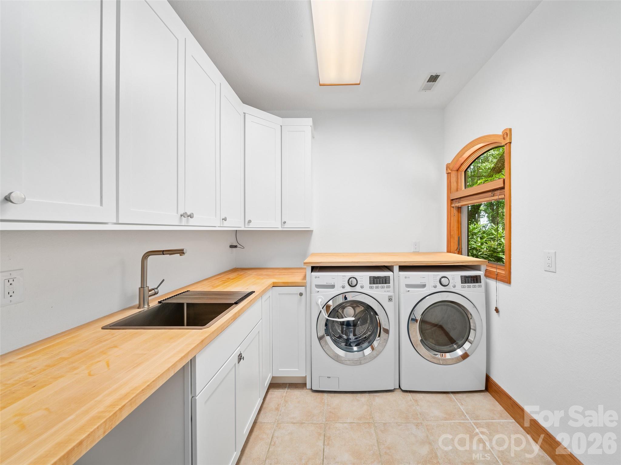 71 Chestnut Hill Road — Spruce Pine