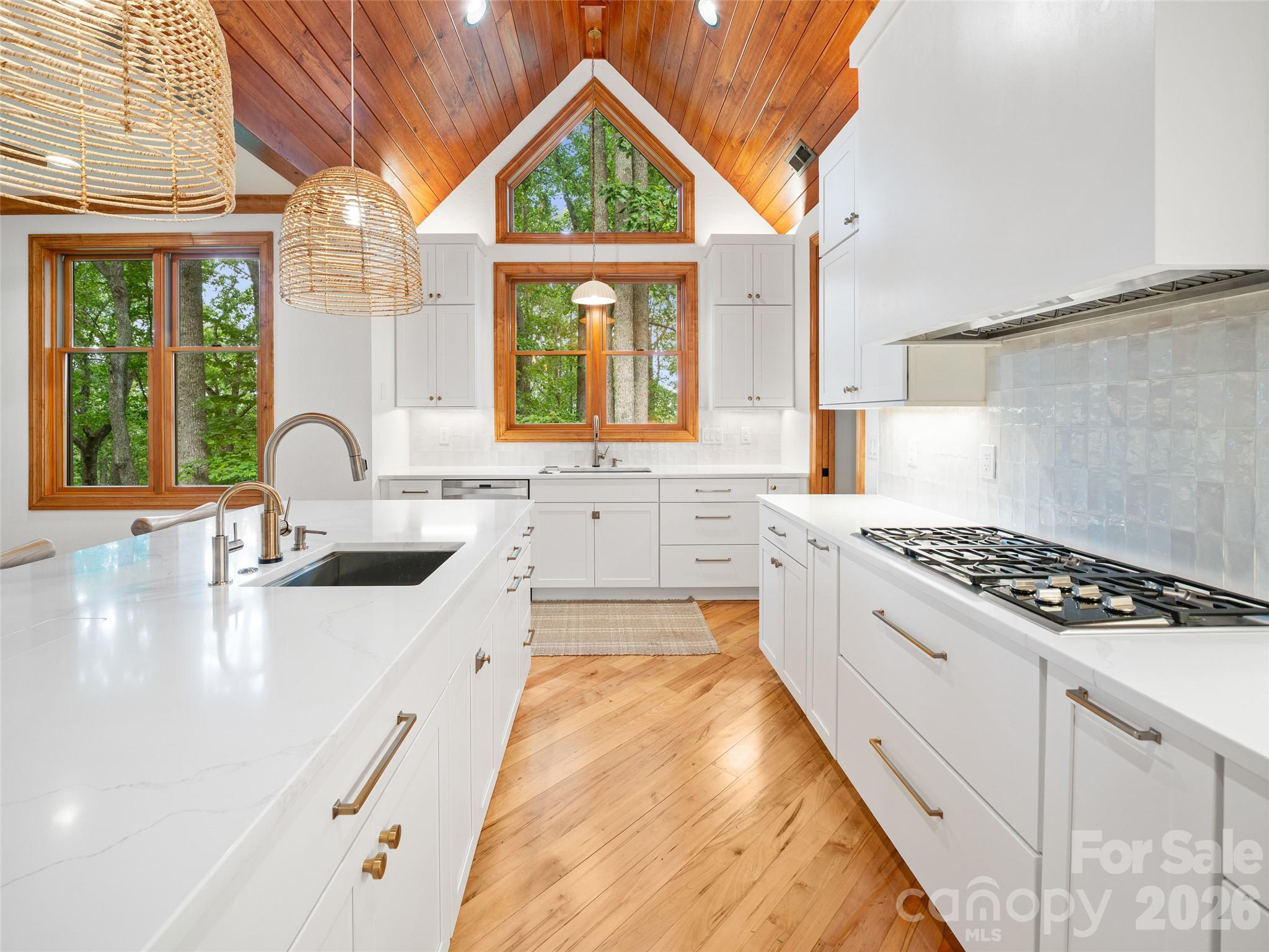 71 Chestnut Hill Road — Spruce Pine