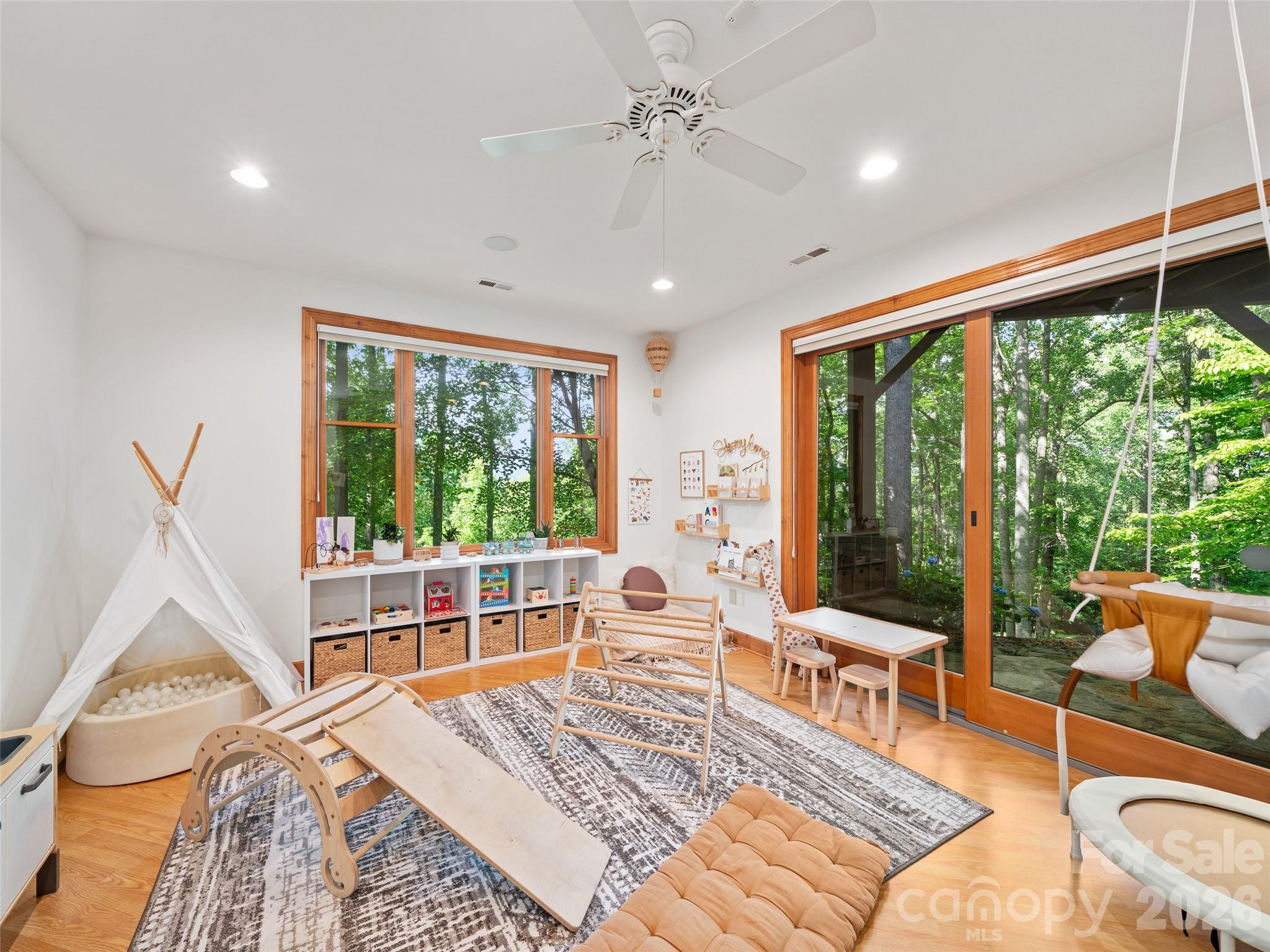 71 Chestnut Hill Road — Spruce Pine