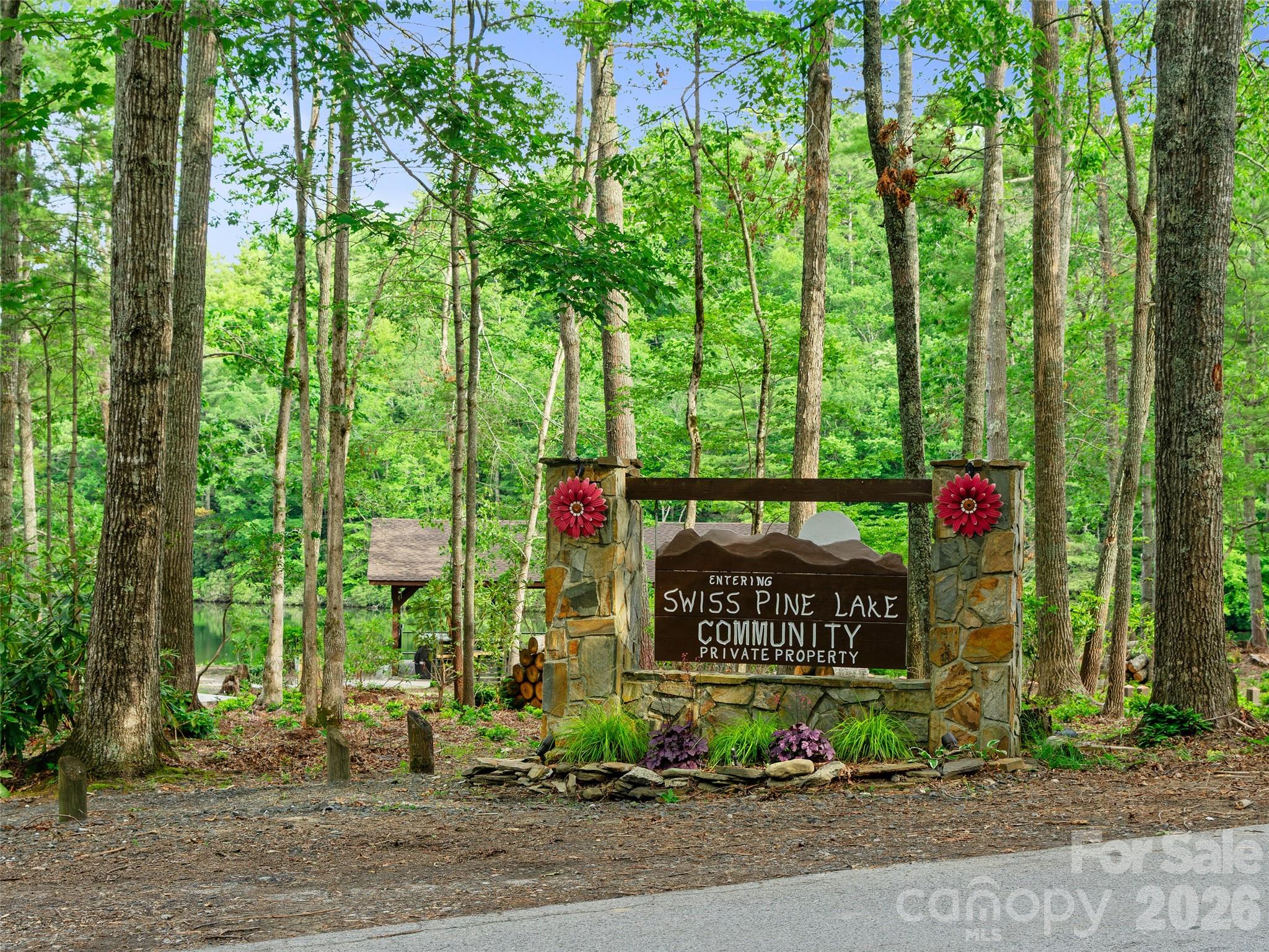 71 Chestnut Hill Road — Spruce Pine