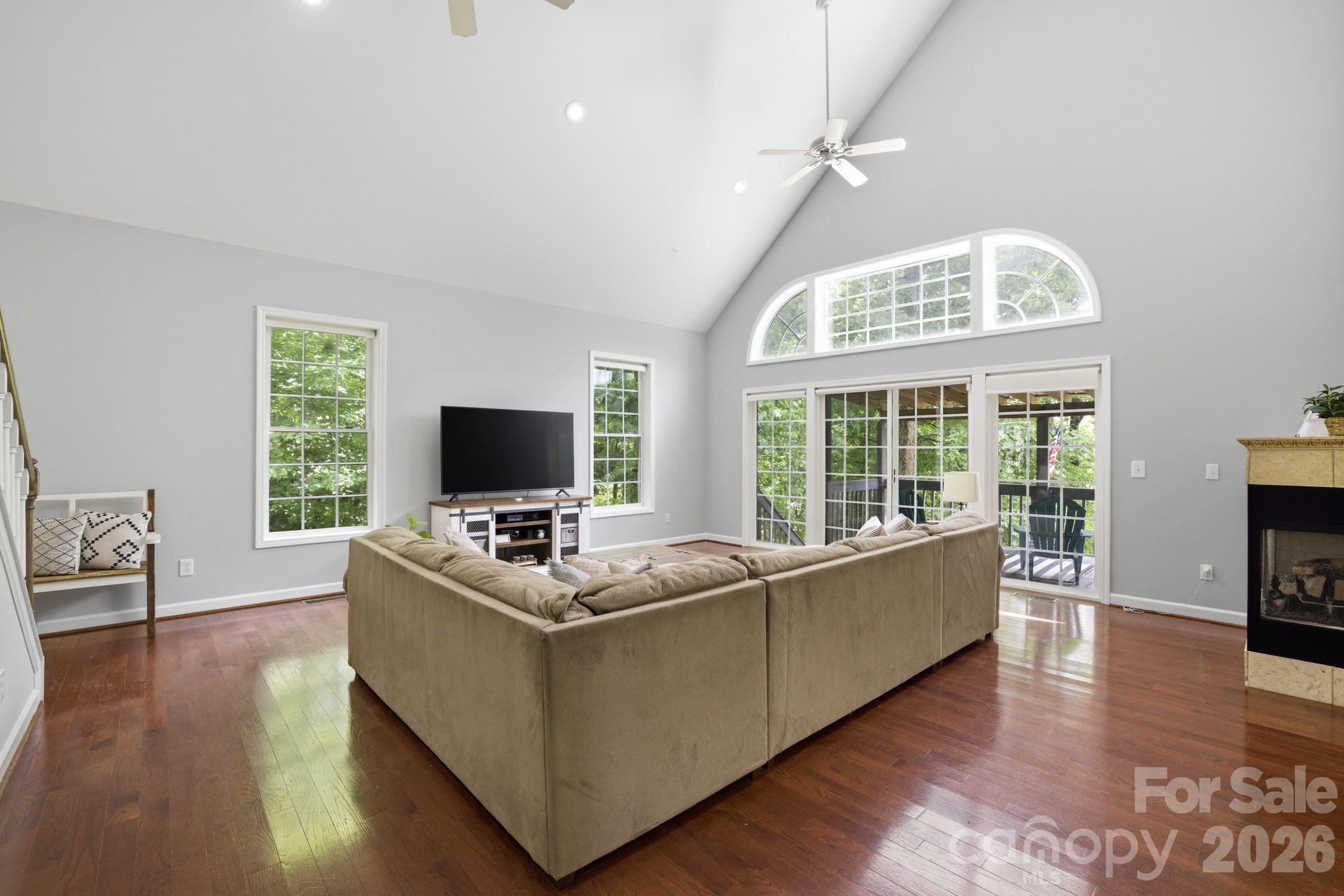 424 Mountain Harbor Drive — Lexington