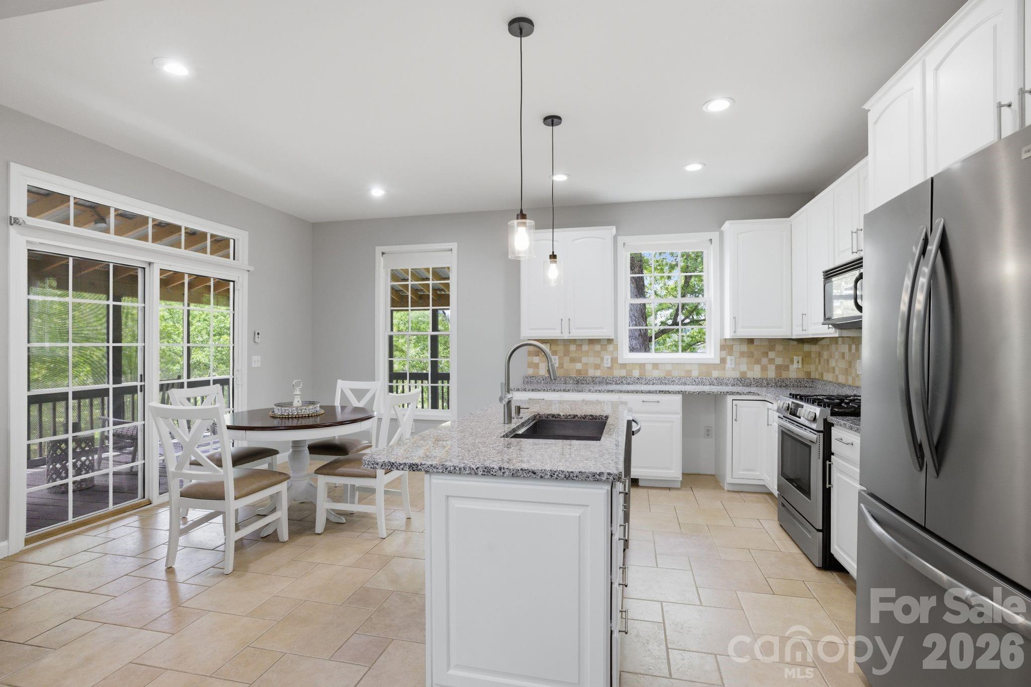 424 Mountain Harbor Drive — Lexington