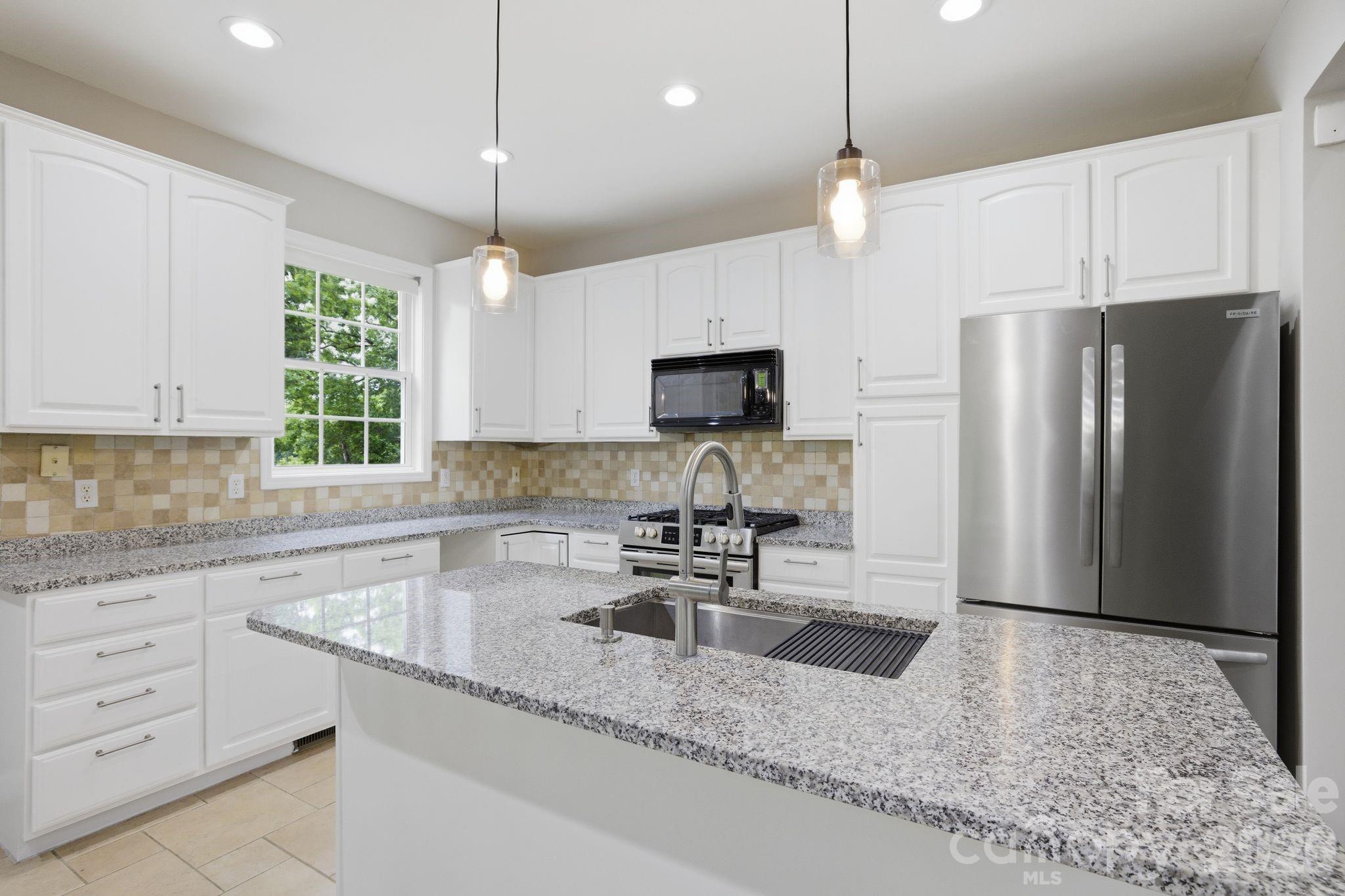424 Mountain Harbor Drive — Lexington