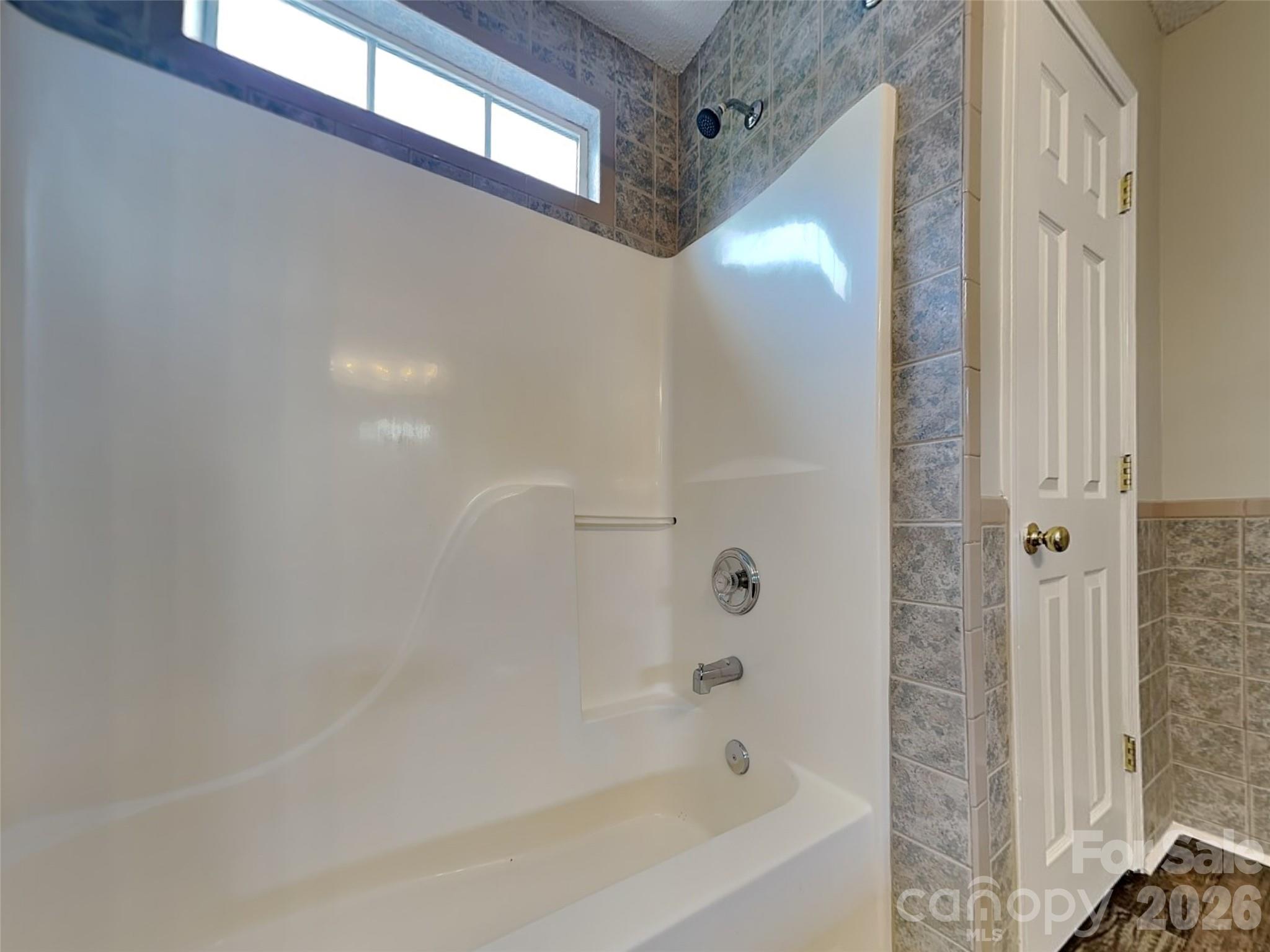 1032 Meadowbrook Lane SW — Concord