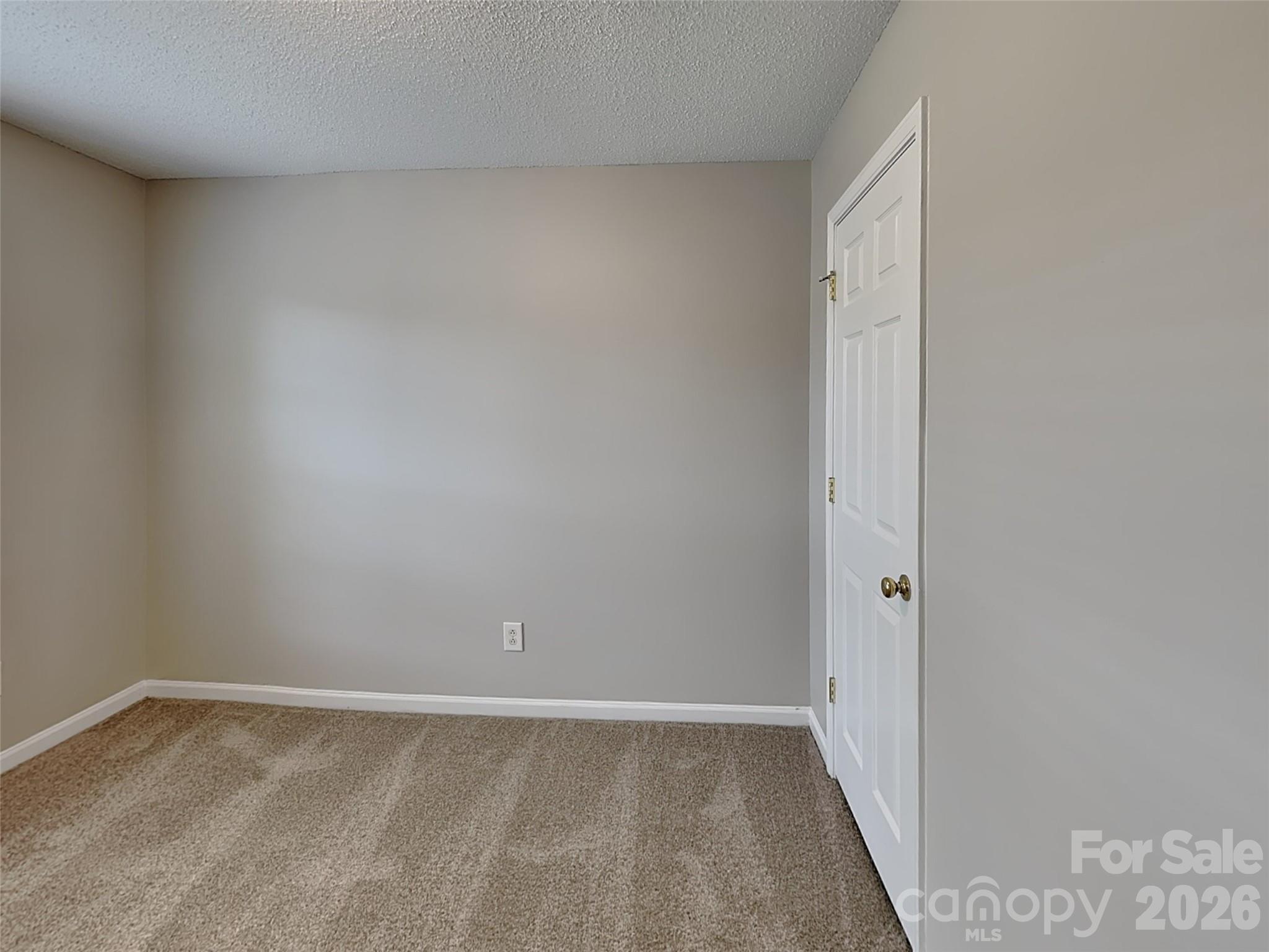 1032 Meadowbrook Lane SW — Concord