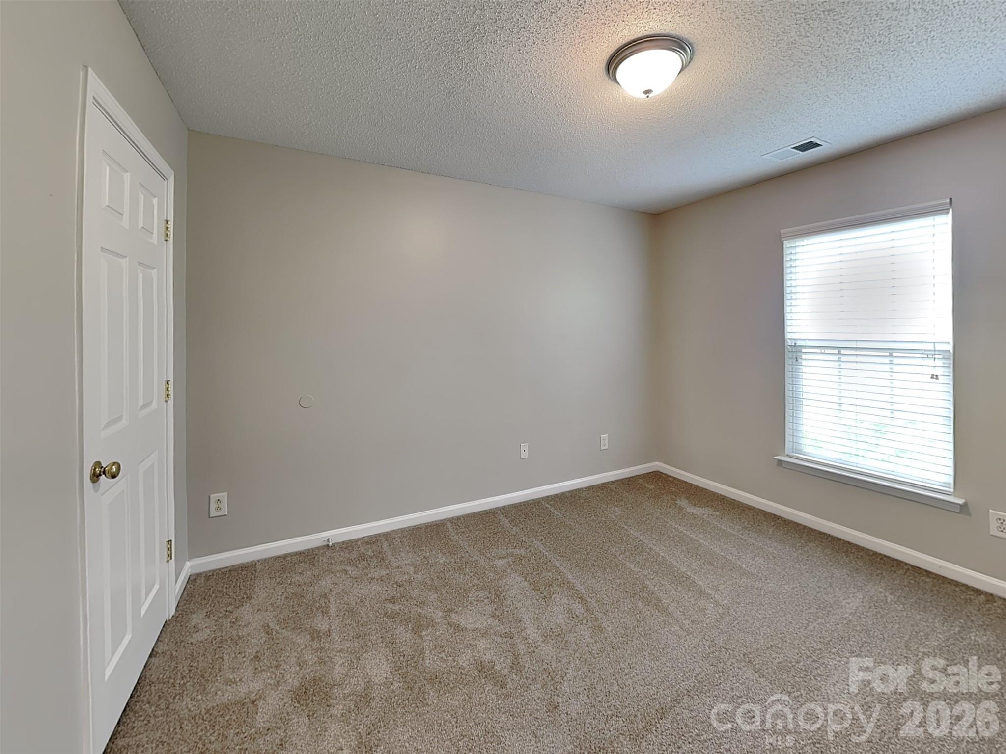 1032 Meadowbrook Lane SW — Concord