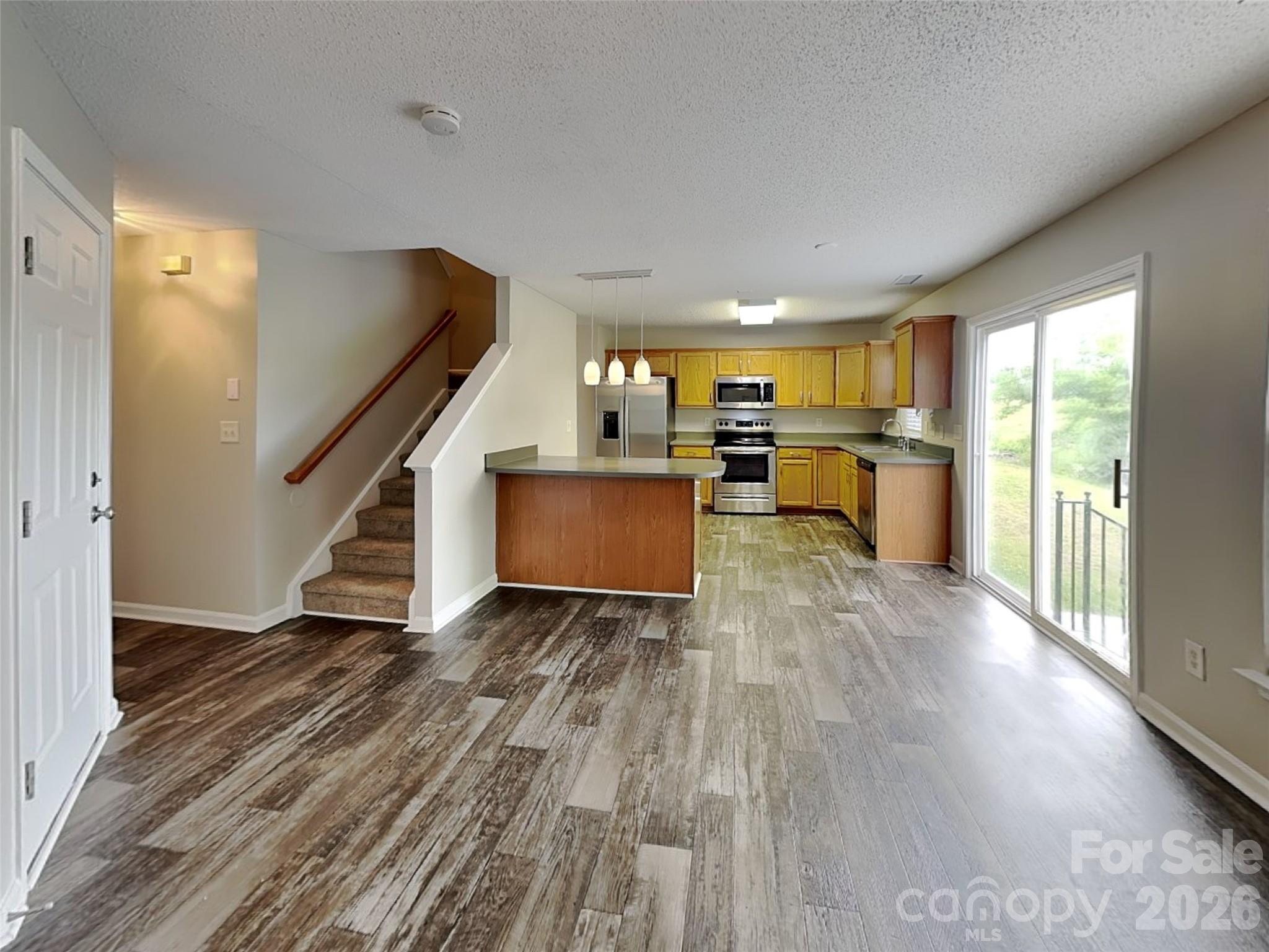1032 Meadowbrook Lane SW — Concord