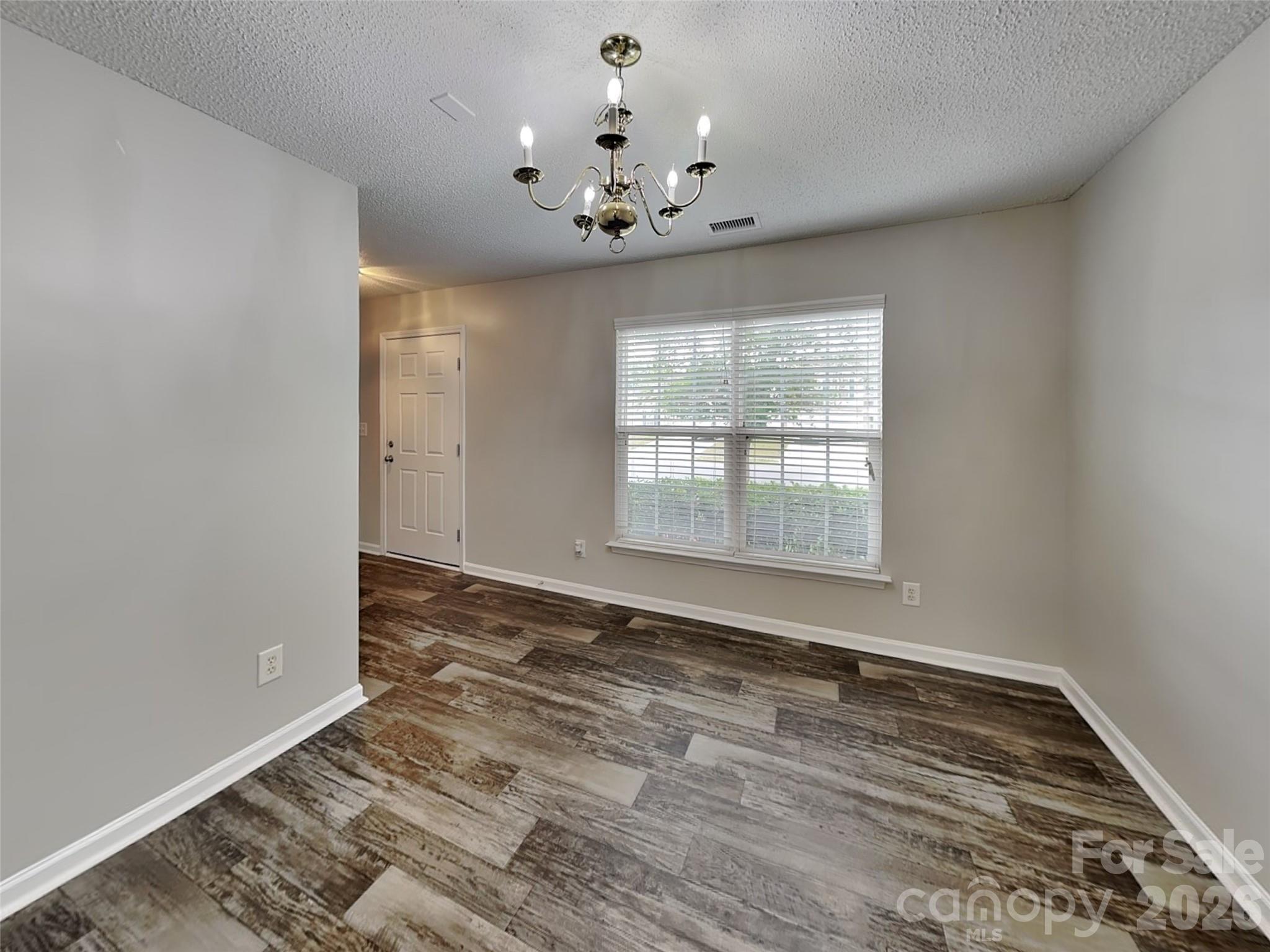 1032 Meadowbrook Lane SW — Concord