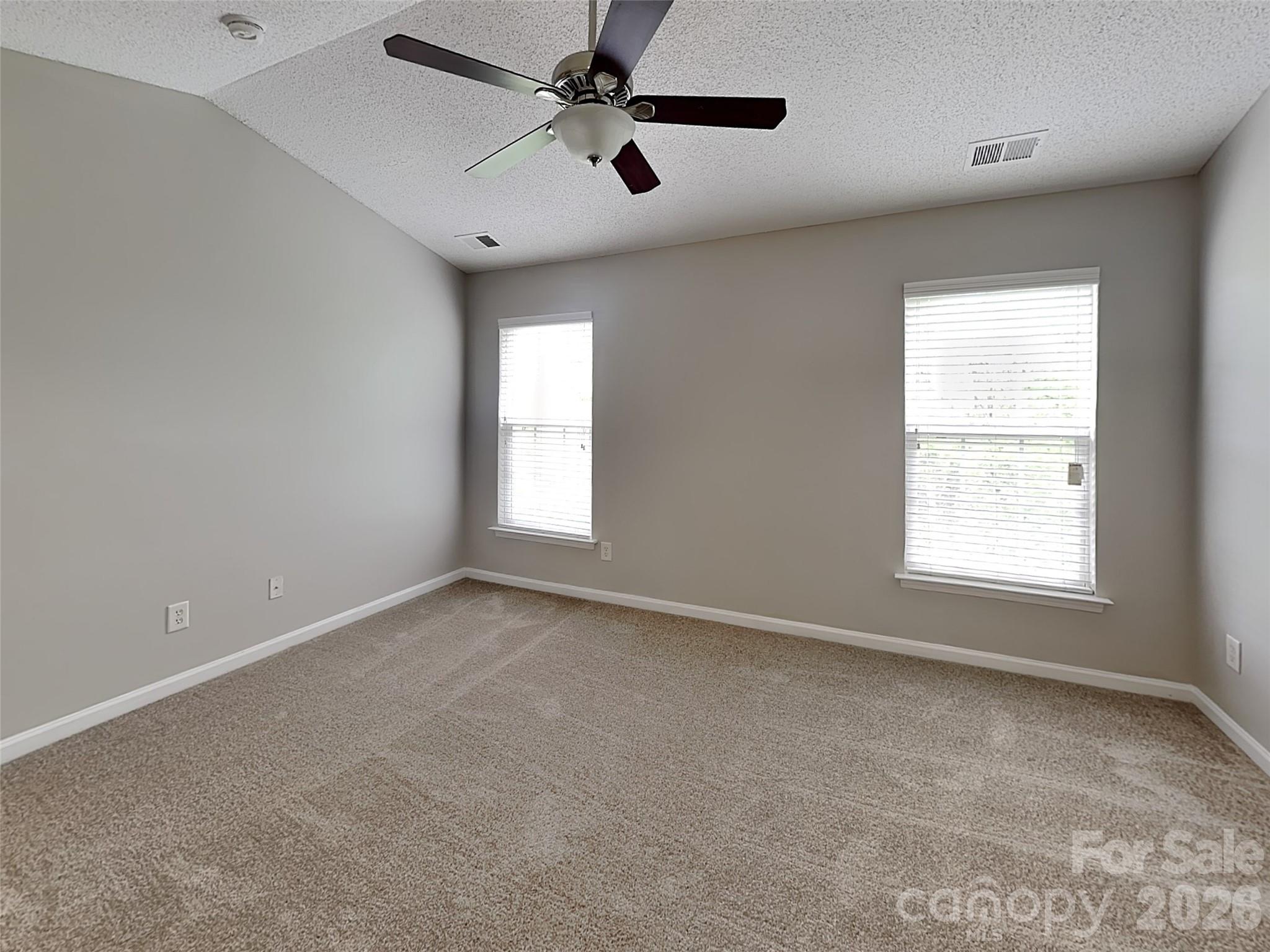 1032 Meadowbrook Lane SW — Concord