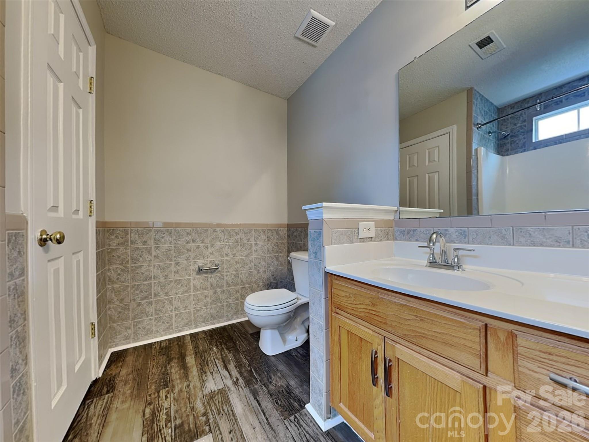 1032 Meadowbrook Lane SW — Concord
