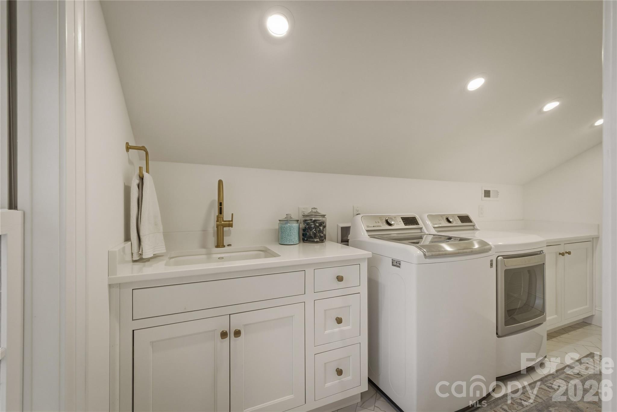 319 W Union Street — Morganton