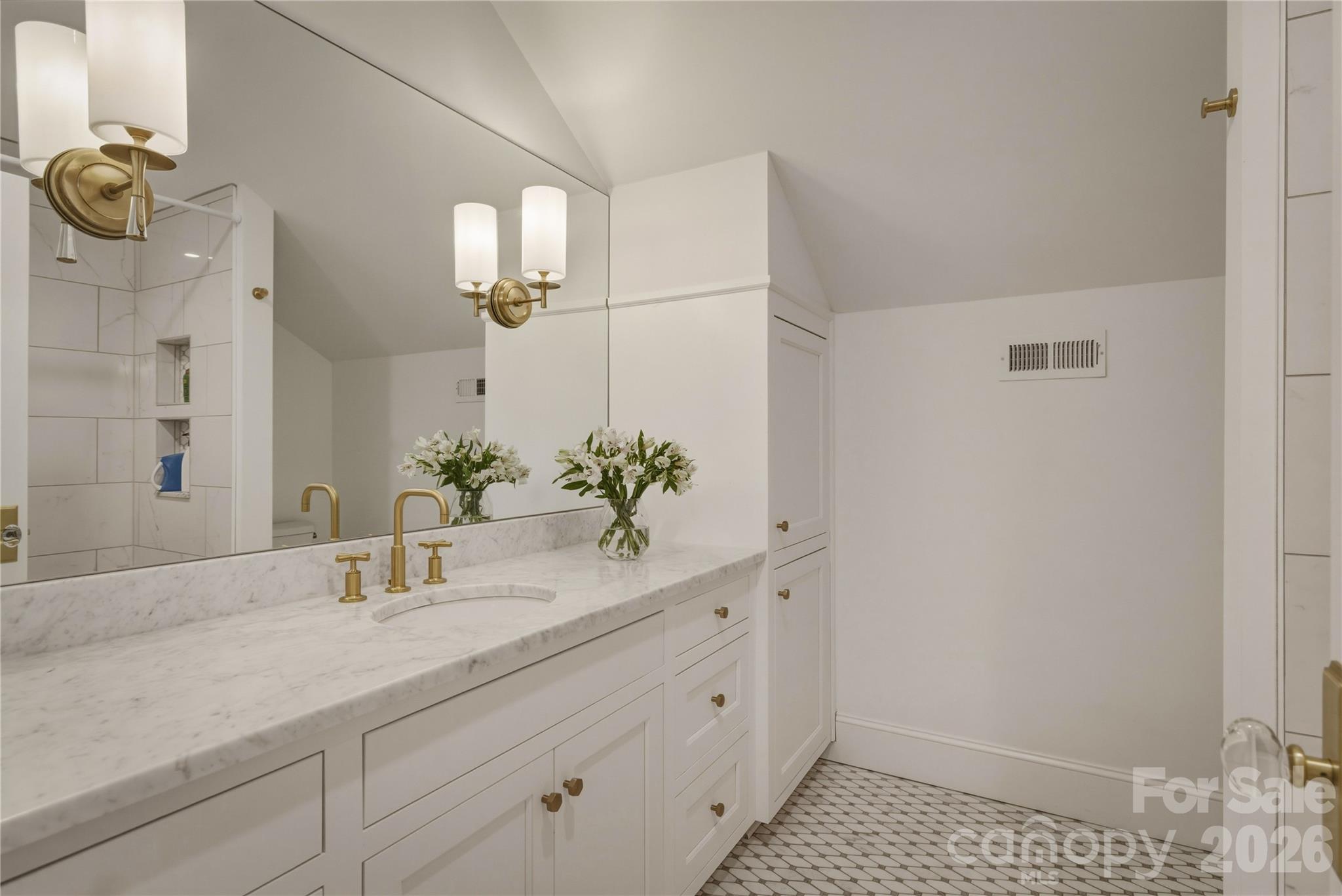 319 W Union Street — Morganton