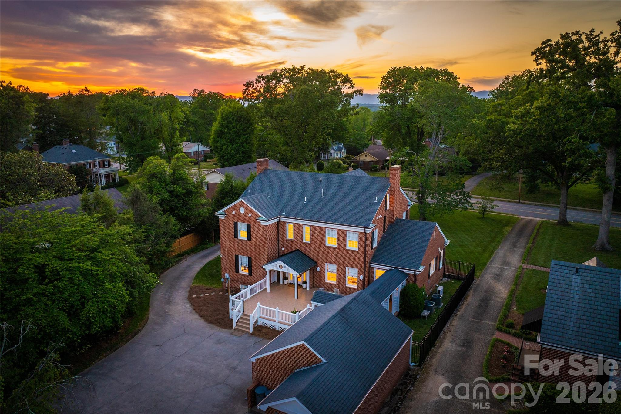 319 W Union Street — Morganton