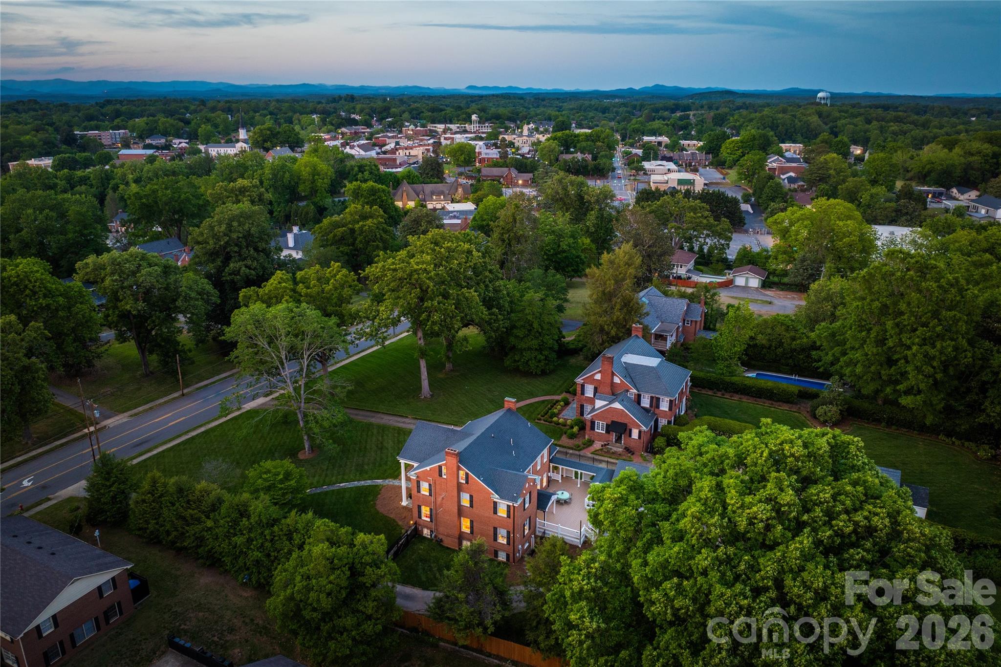 319 W Union Street — Morganton