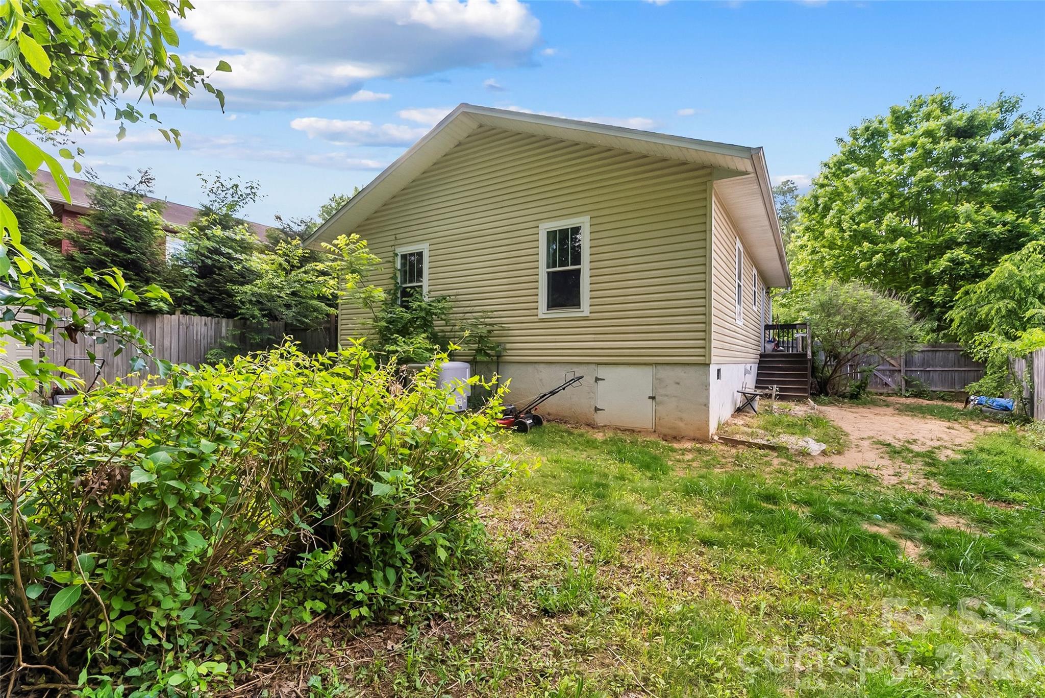 5 Springmill Drive — Asheville