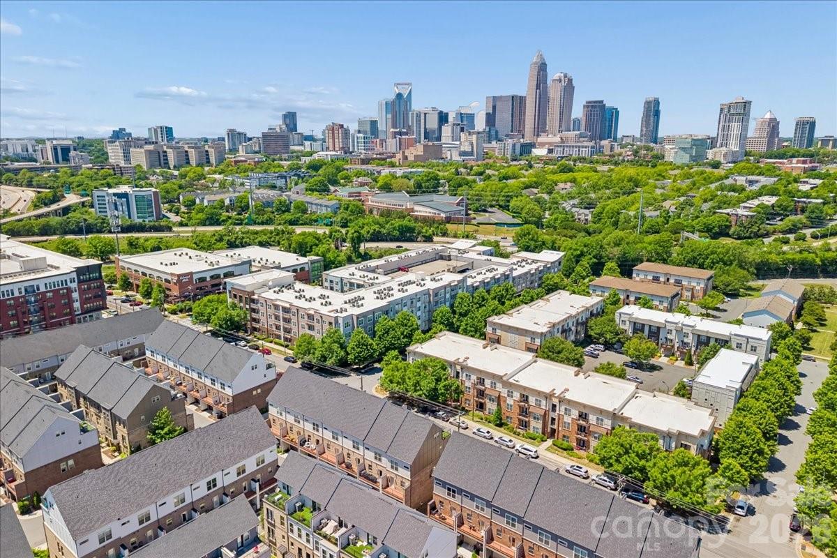 12057 Brooklyn Avenue — Charlotte