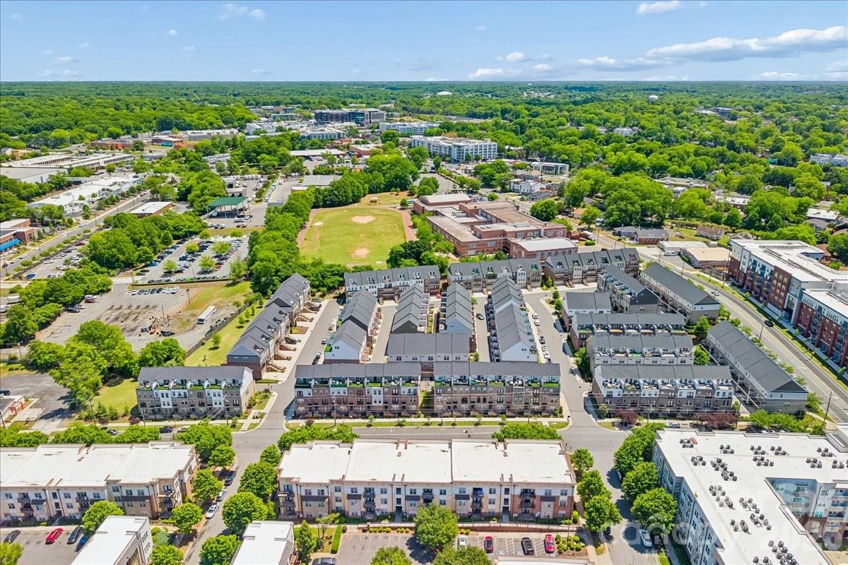 12057 Brooklyn Avenue — Charlotte