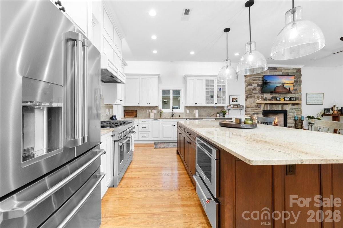 9128 Shorewood Place — Belmont