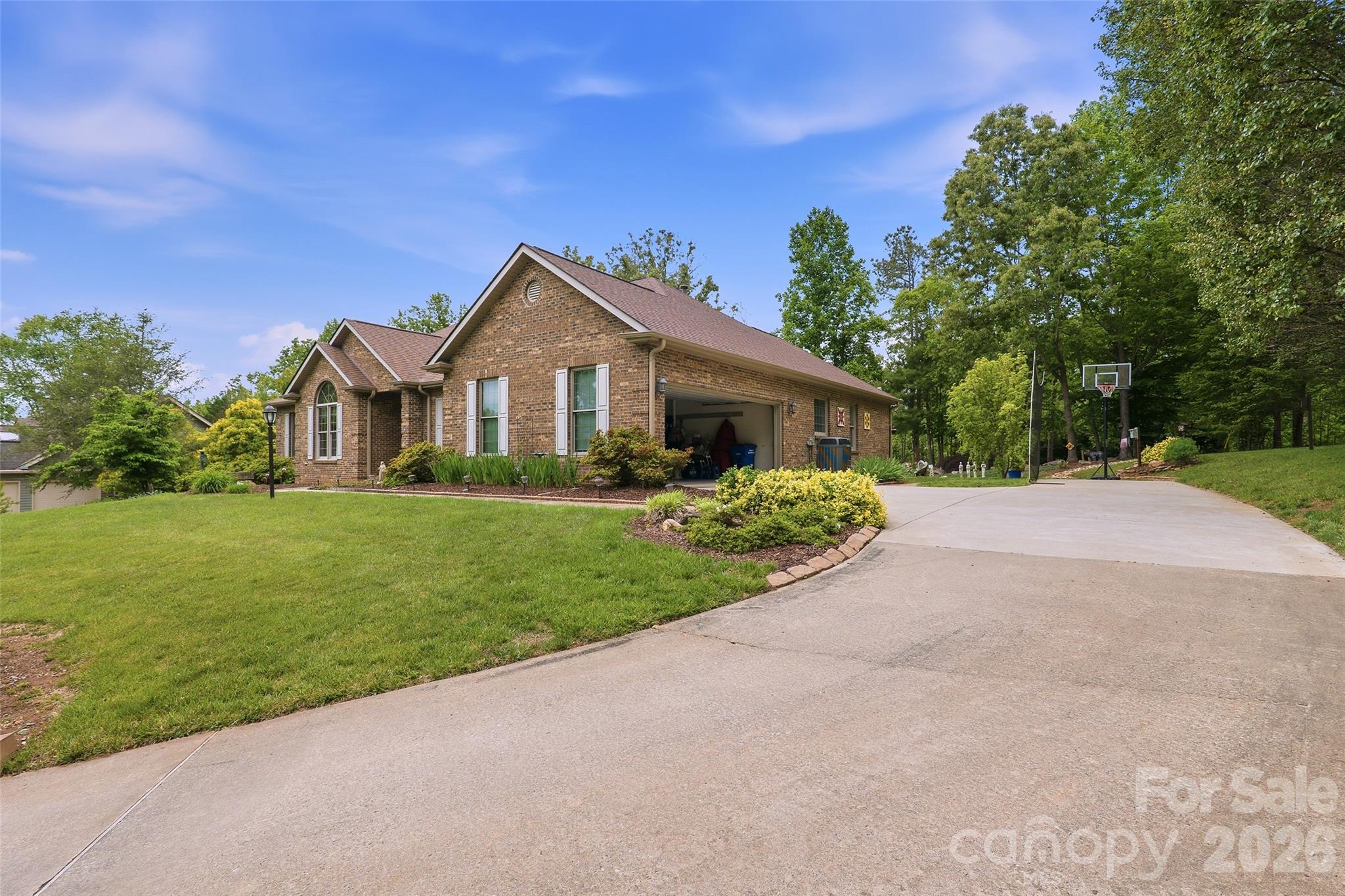8 Ridgemont Drive — Weaverville