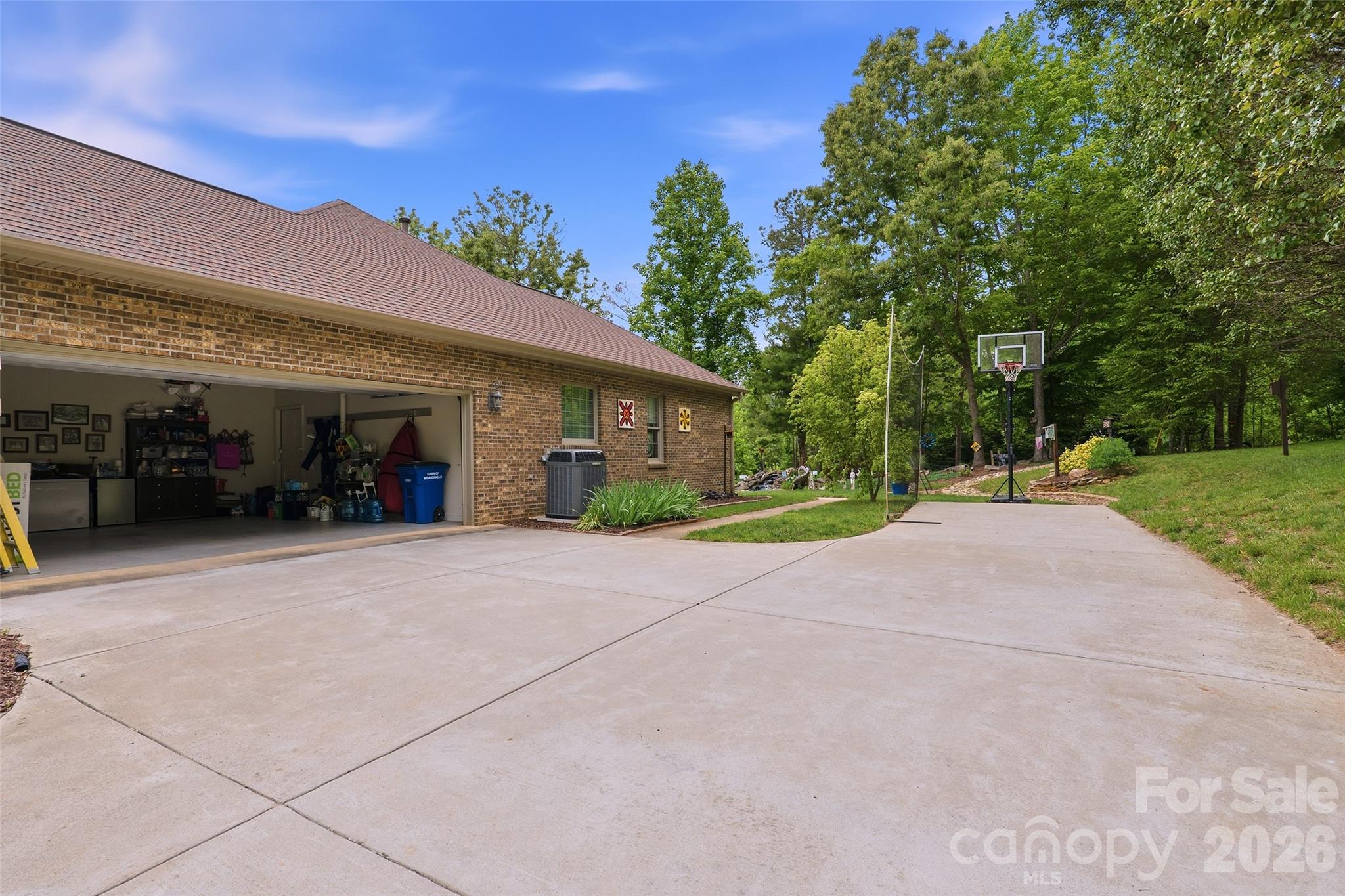 8 Ridgemont Drive — Weaverville