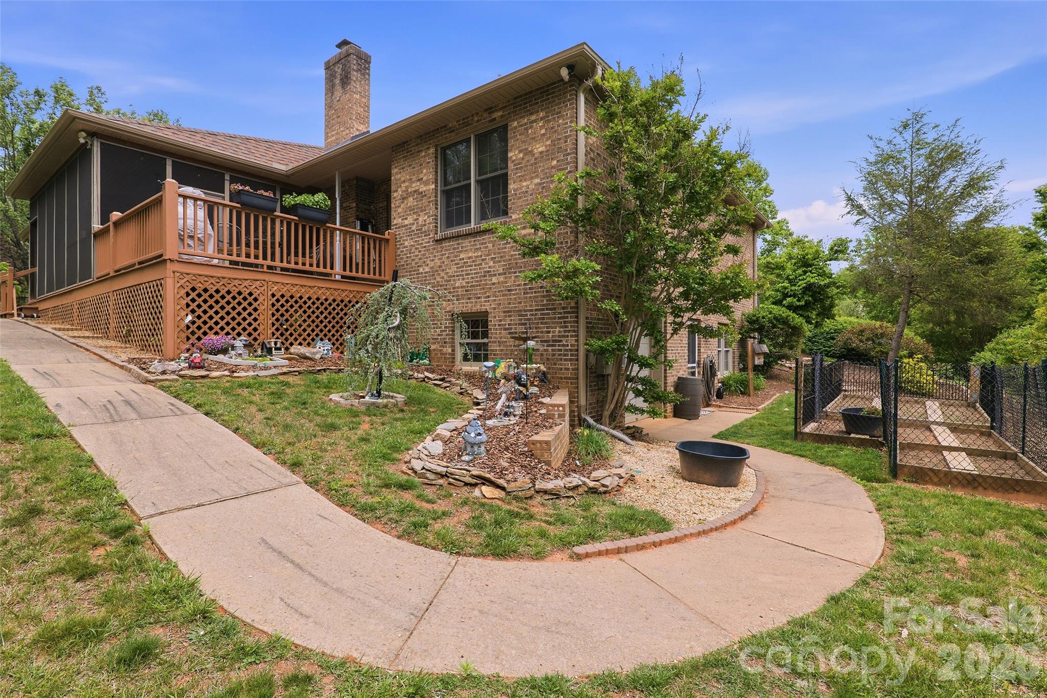 8 Ridgemont Drive — Weaverville