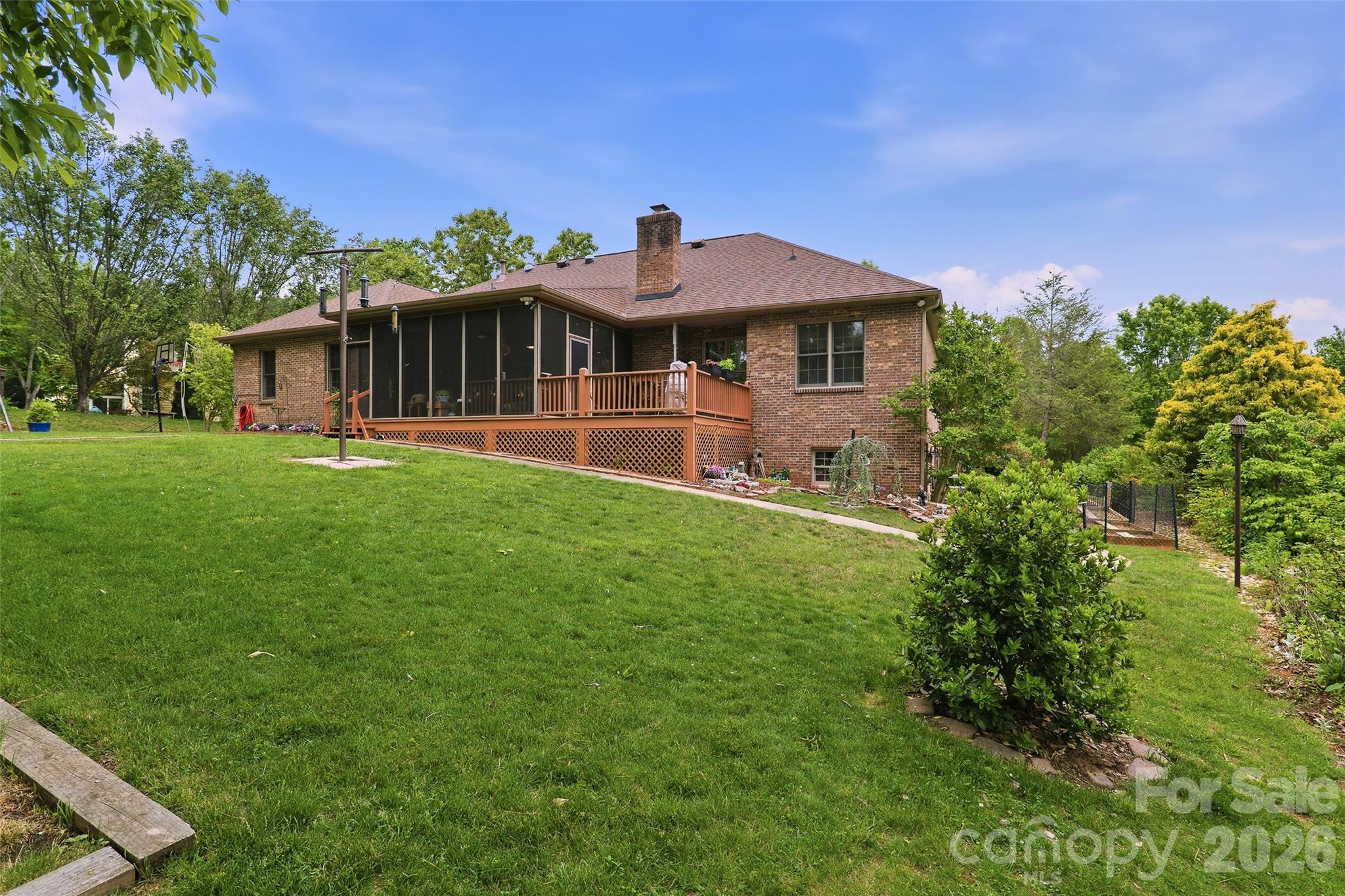 8 Ridgemont Drive — Weaverville