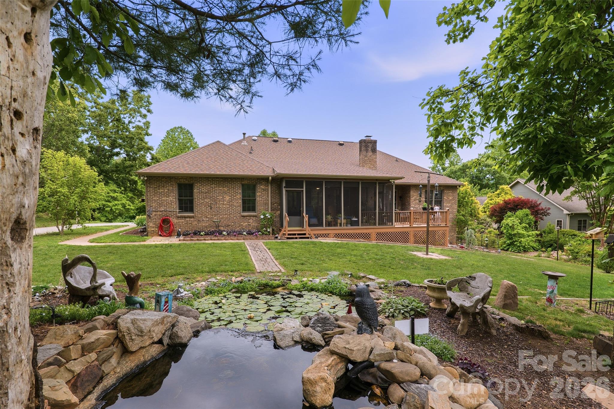 8 Ridgemont Drive — Weaverville