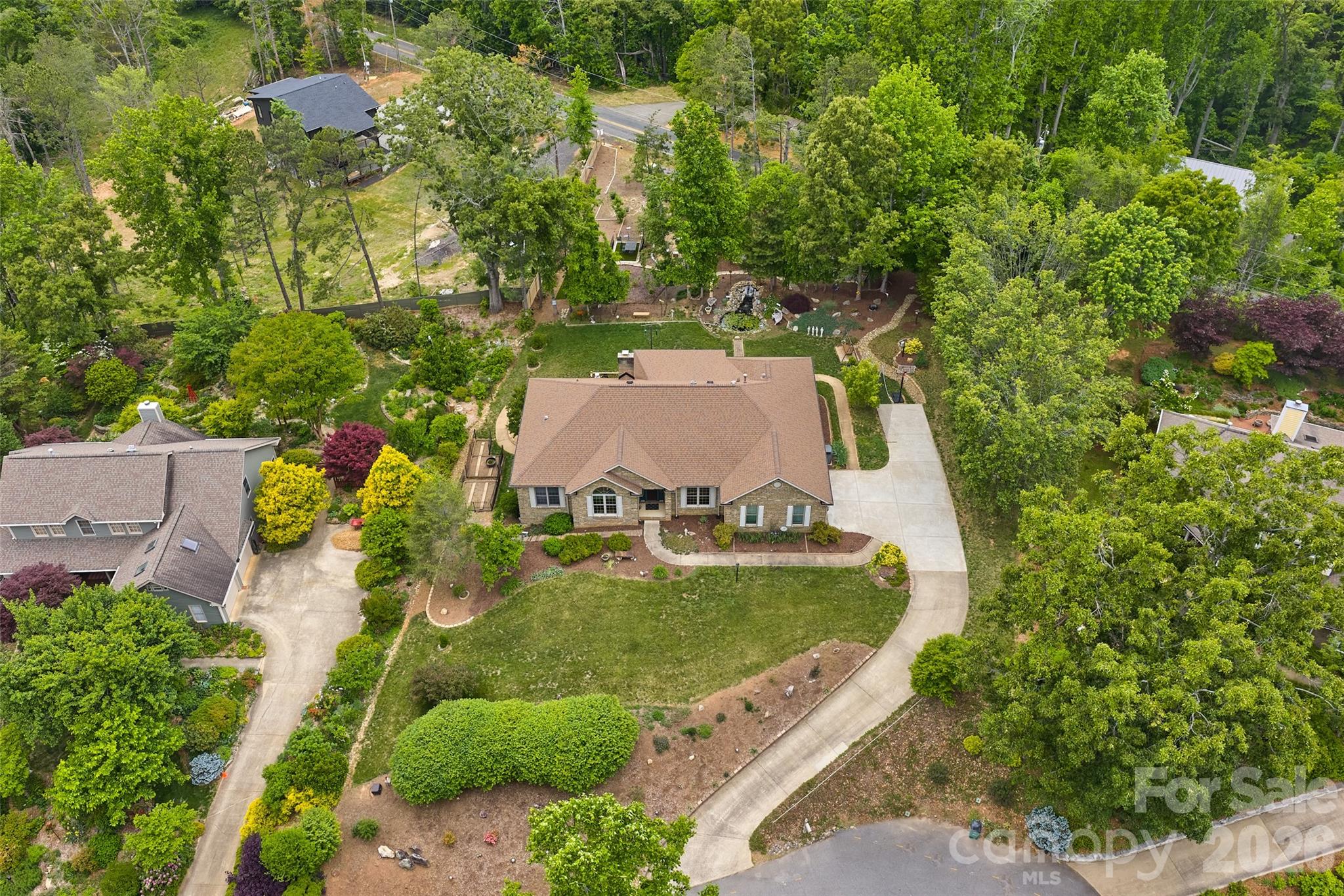 8 Ridgemont Drive — Weaverville
