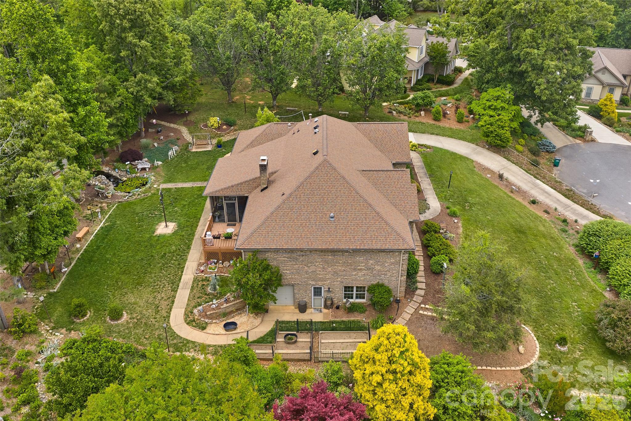 8 Ridgemont Drive — Weaverville
