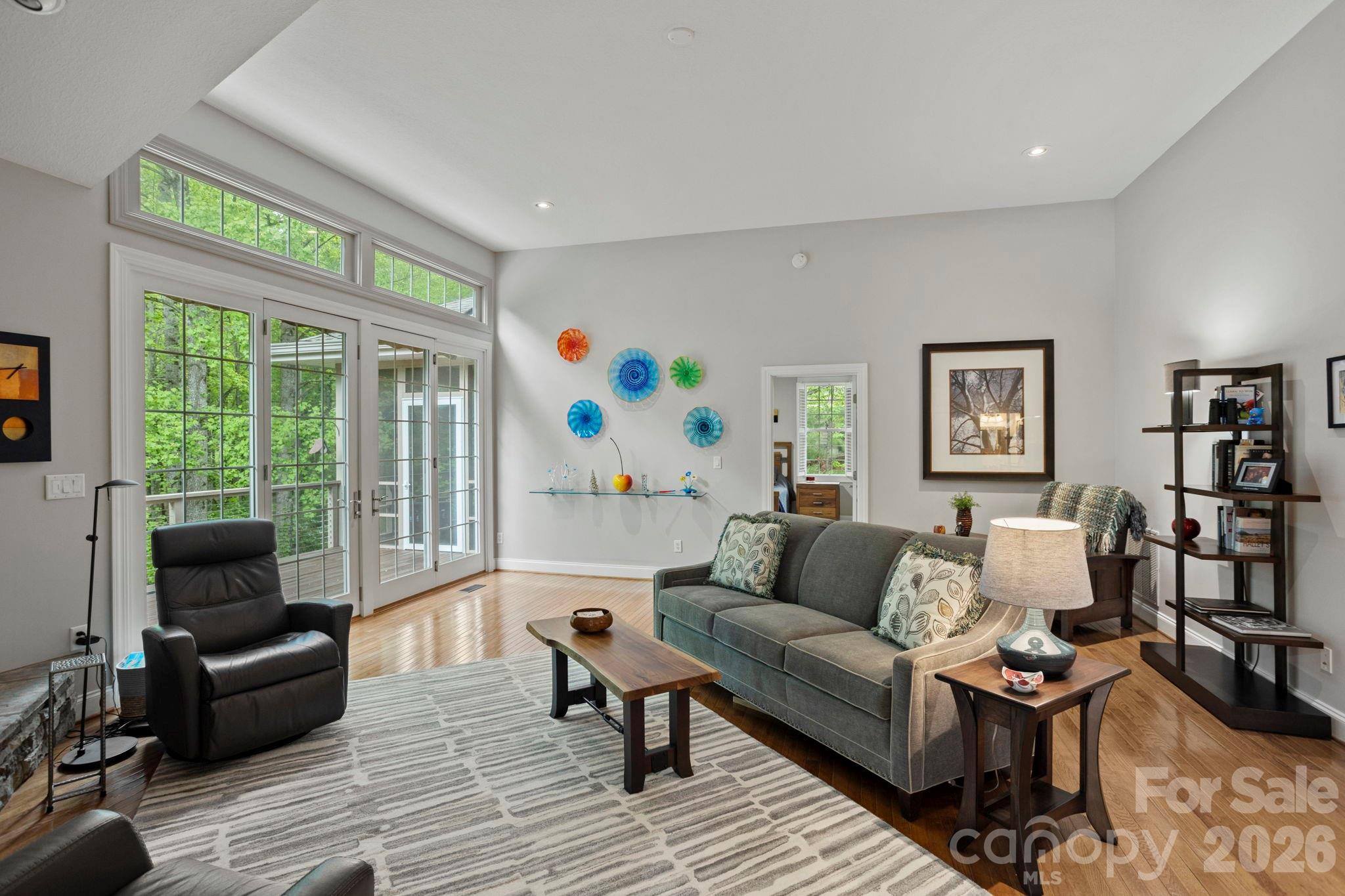 547 Pinnacle Peak Lane — Flat Rock