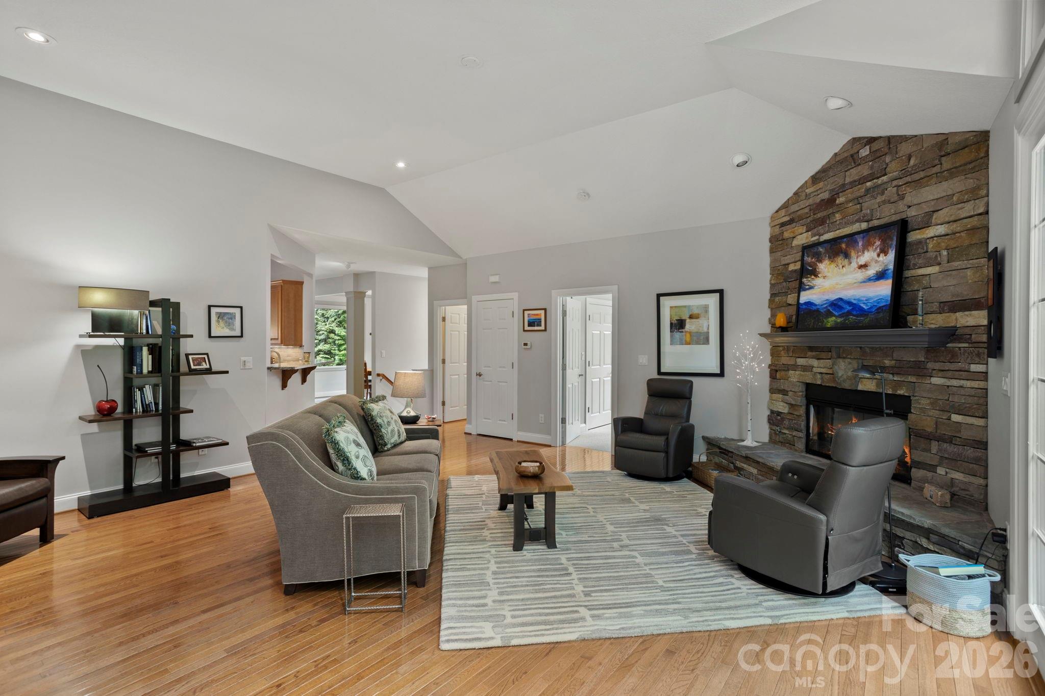 547 Pinnacle Peak Lane — Flat Rock