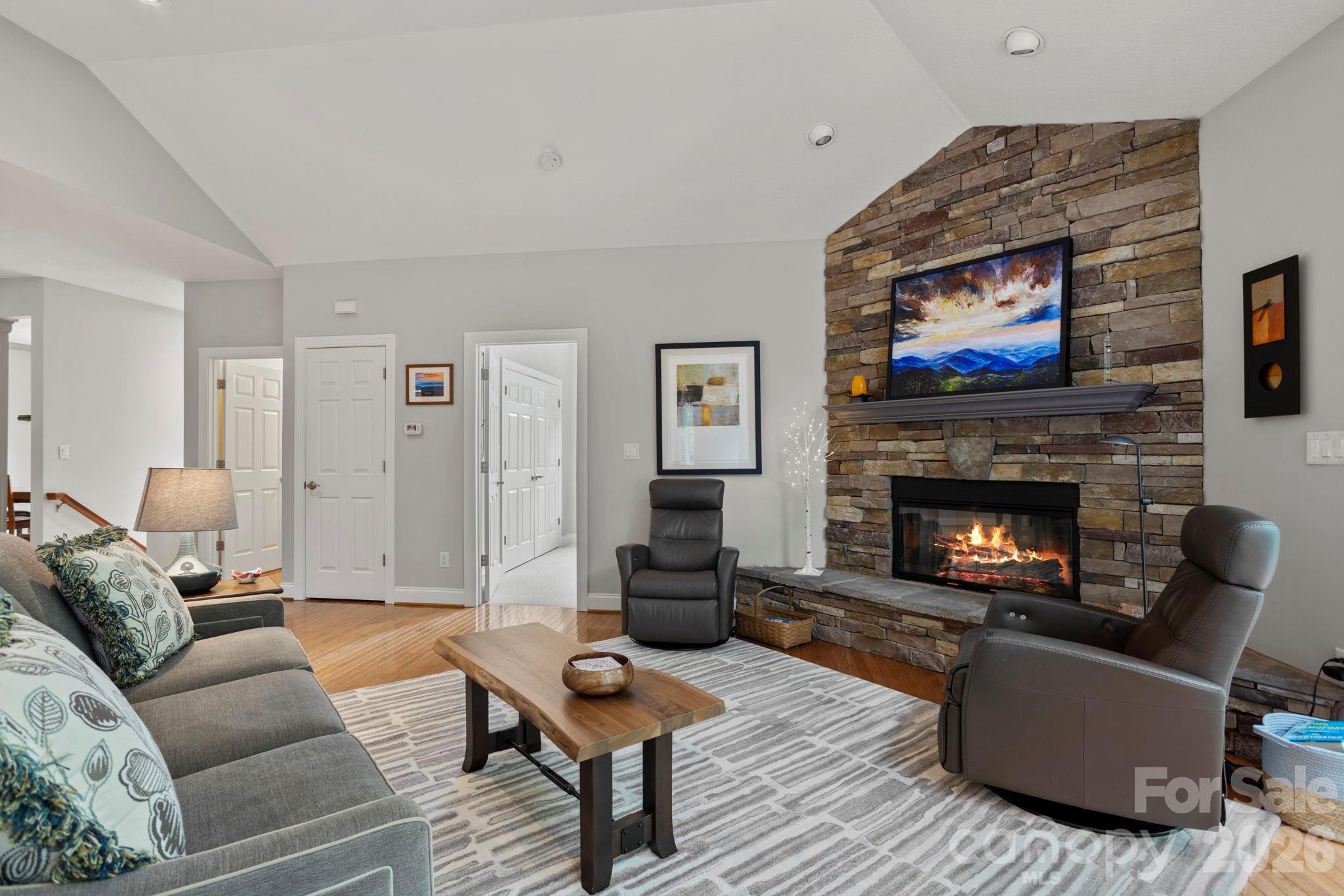 547 Pinnacle Peak Lane — Flat Rock