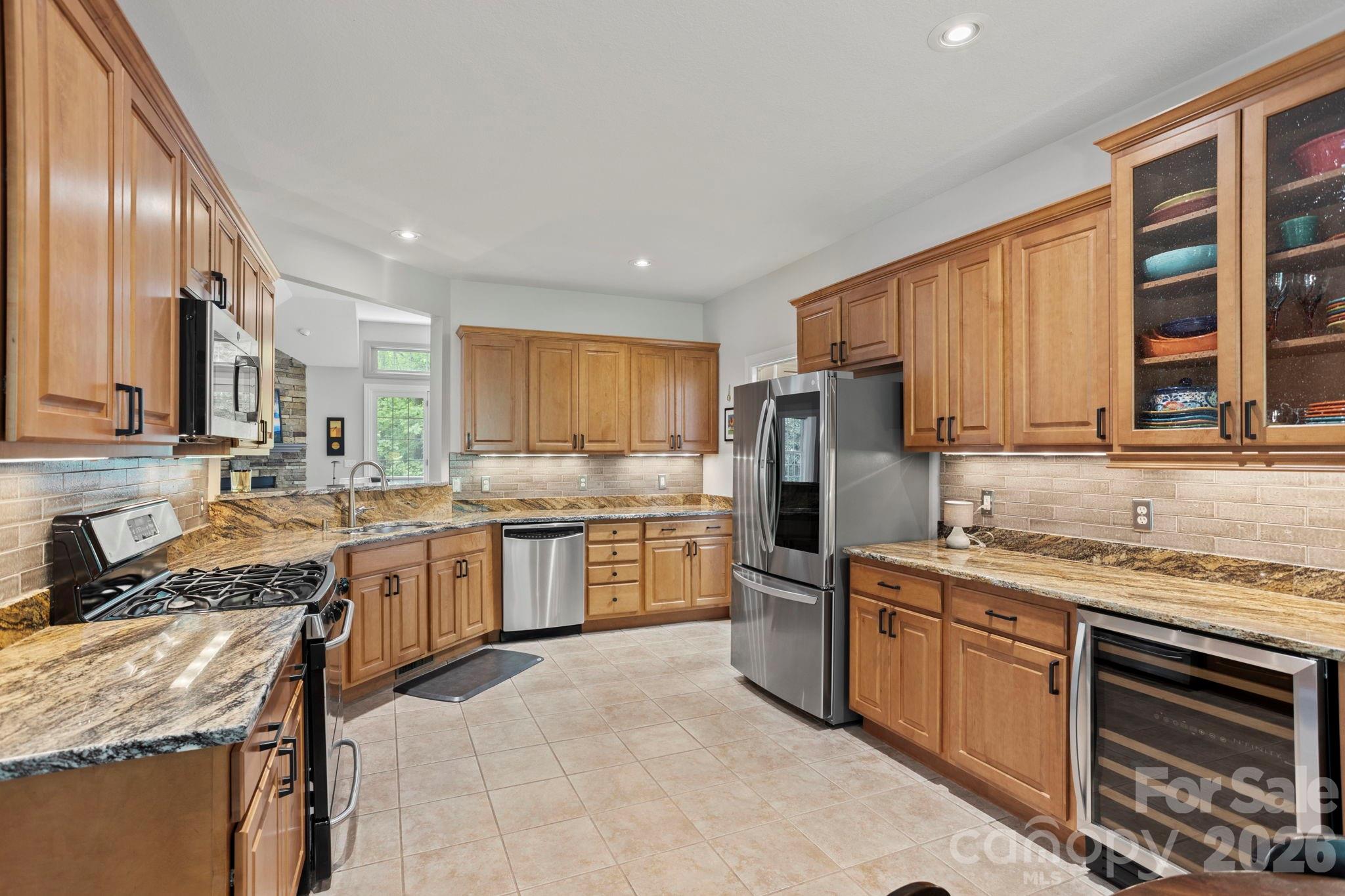 547 Pinnacle Peak Lane — Flat Rock