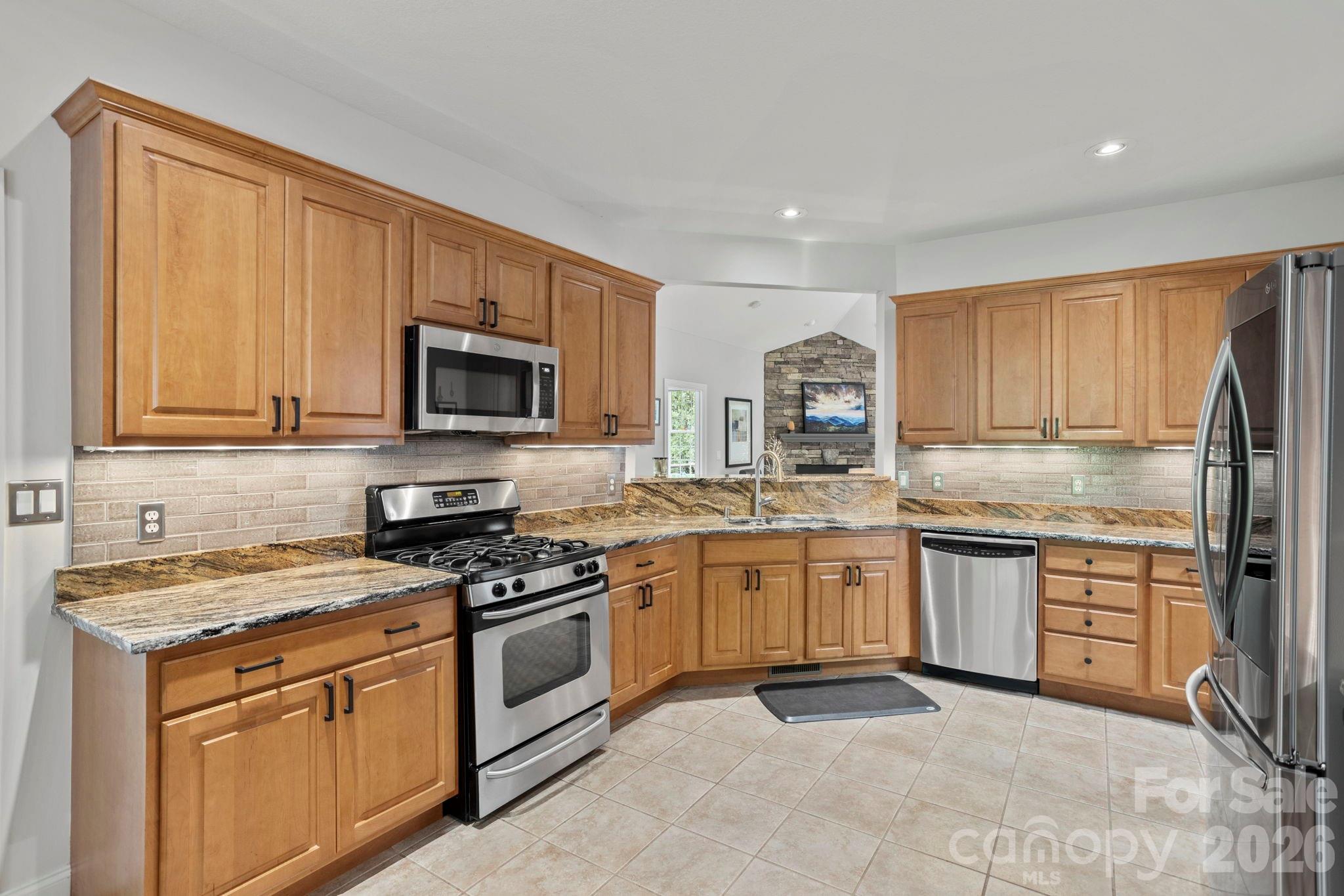 547 Pinnacle Peak Lane — Flat Rock
