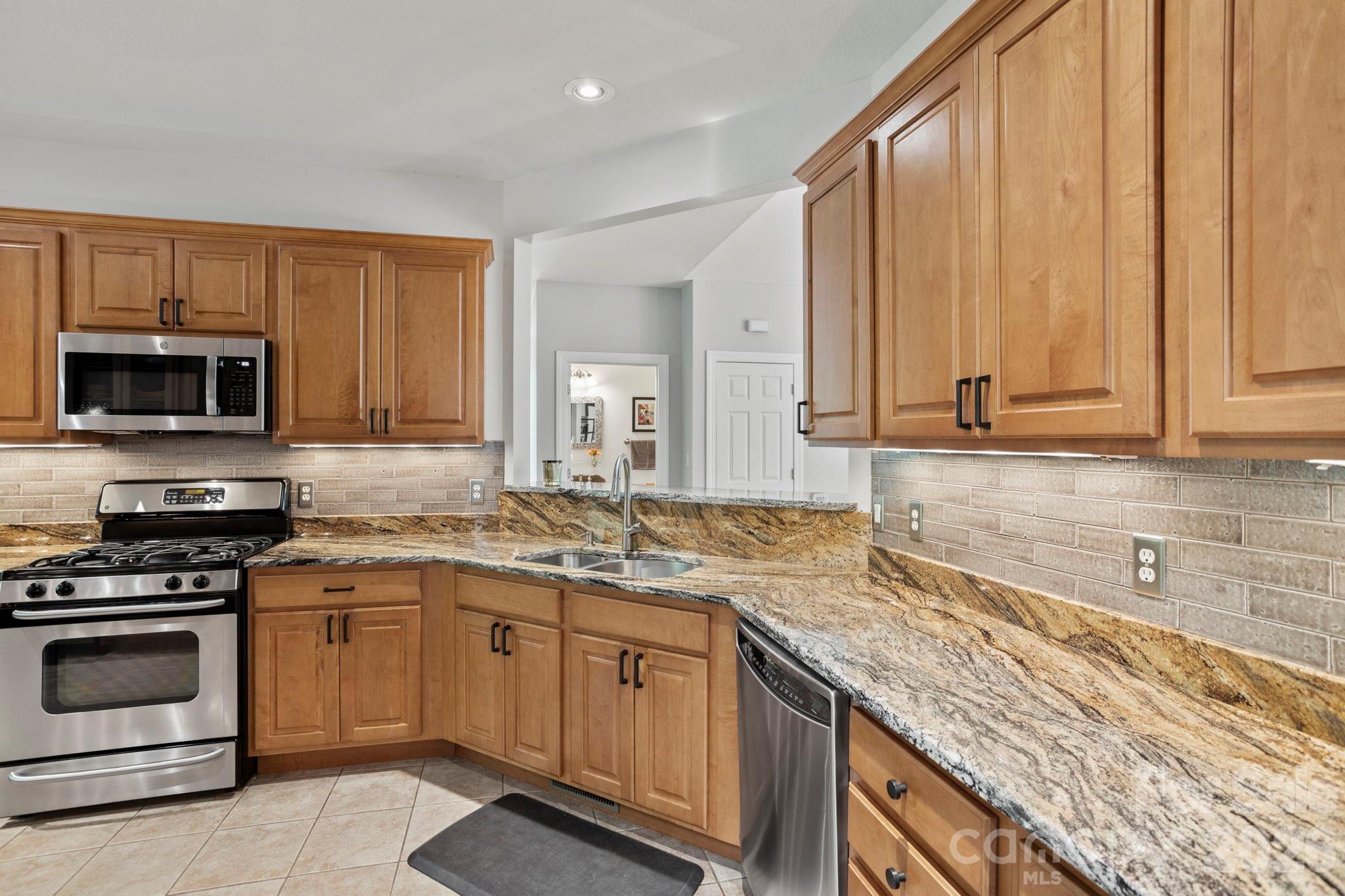 547 Pinnacle Peak Lane — Flat Rock