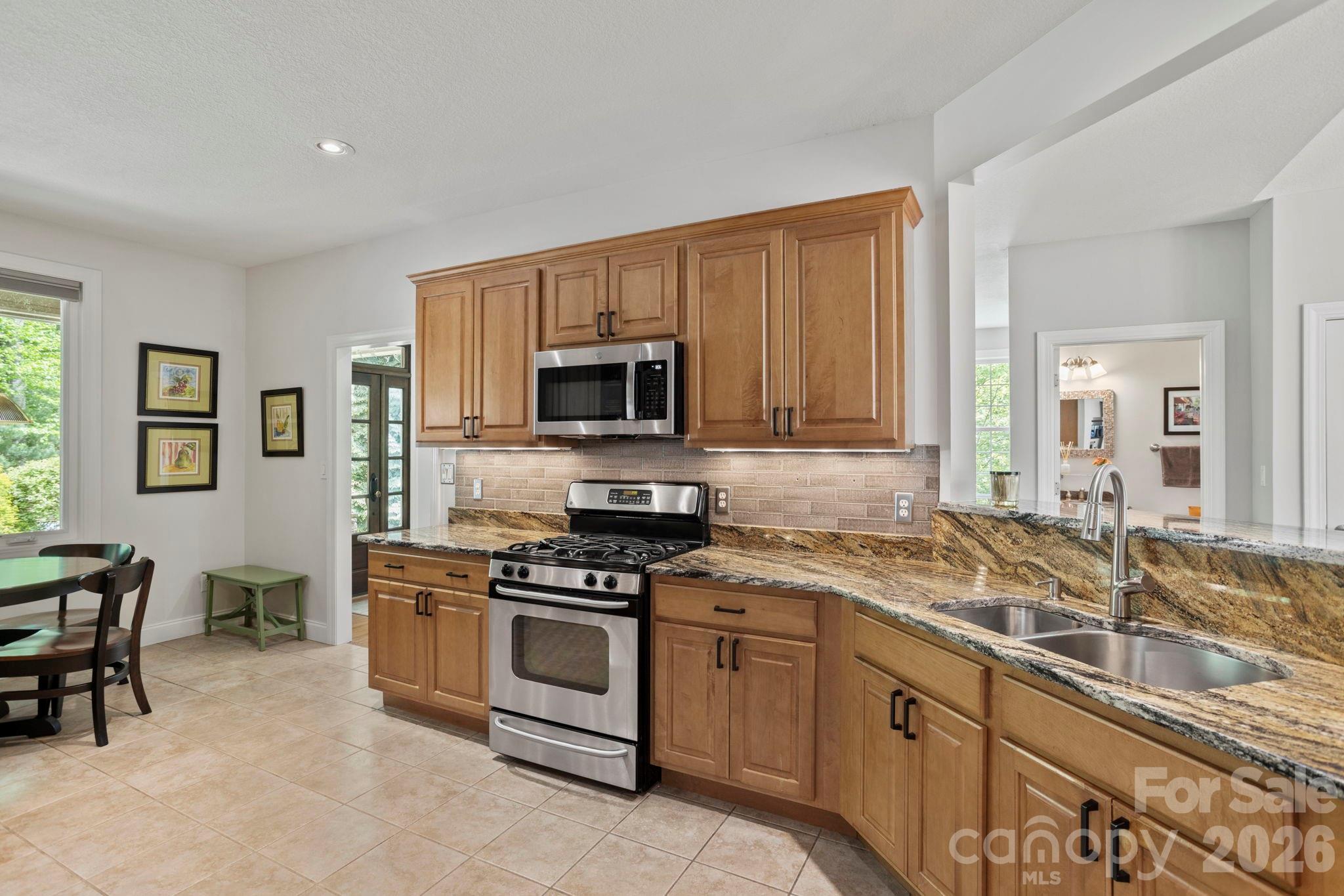 547 Pinnacle Peak Lane — Flat Rock