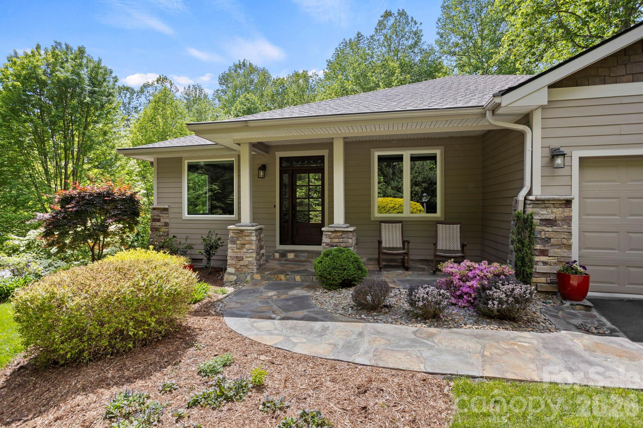 547 Pinnacle Peak Lane — Flat Rock