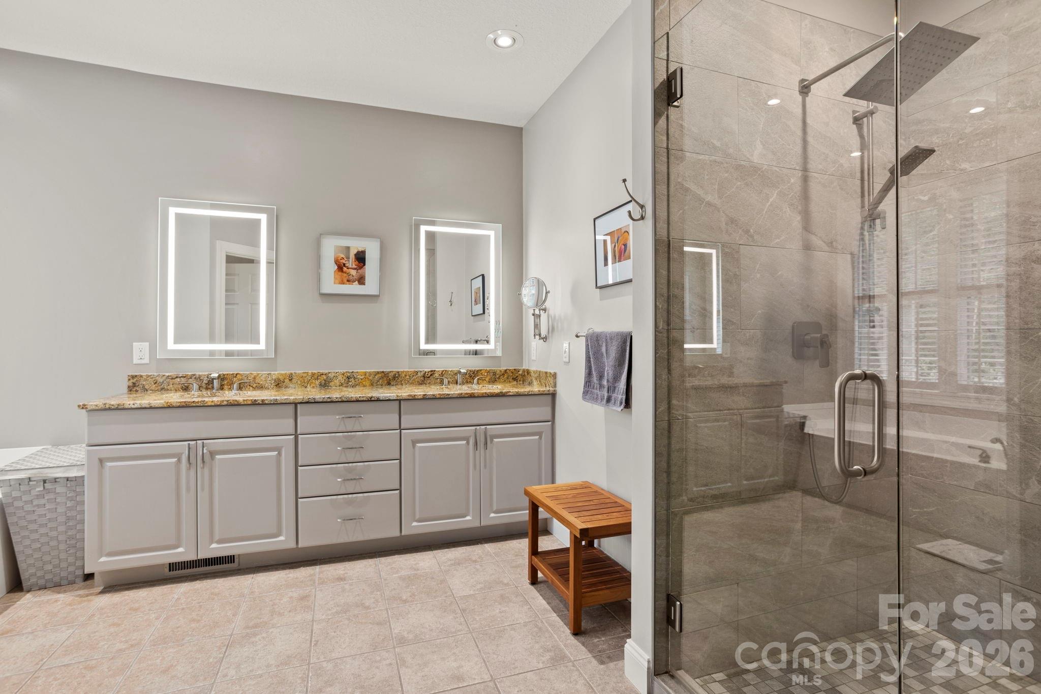 547 Pinnacle Peak Lane — Flat Rock